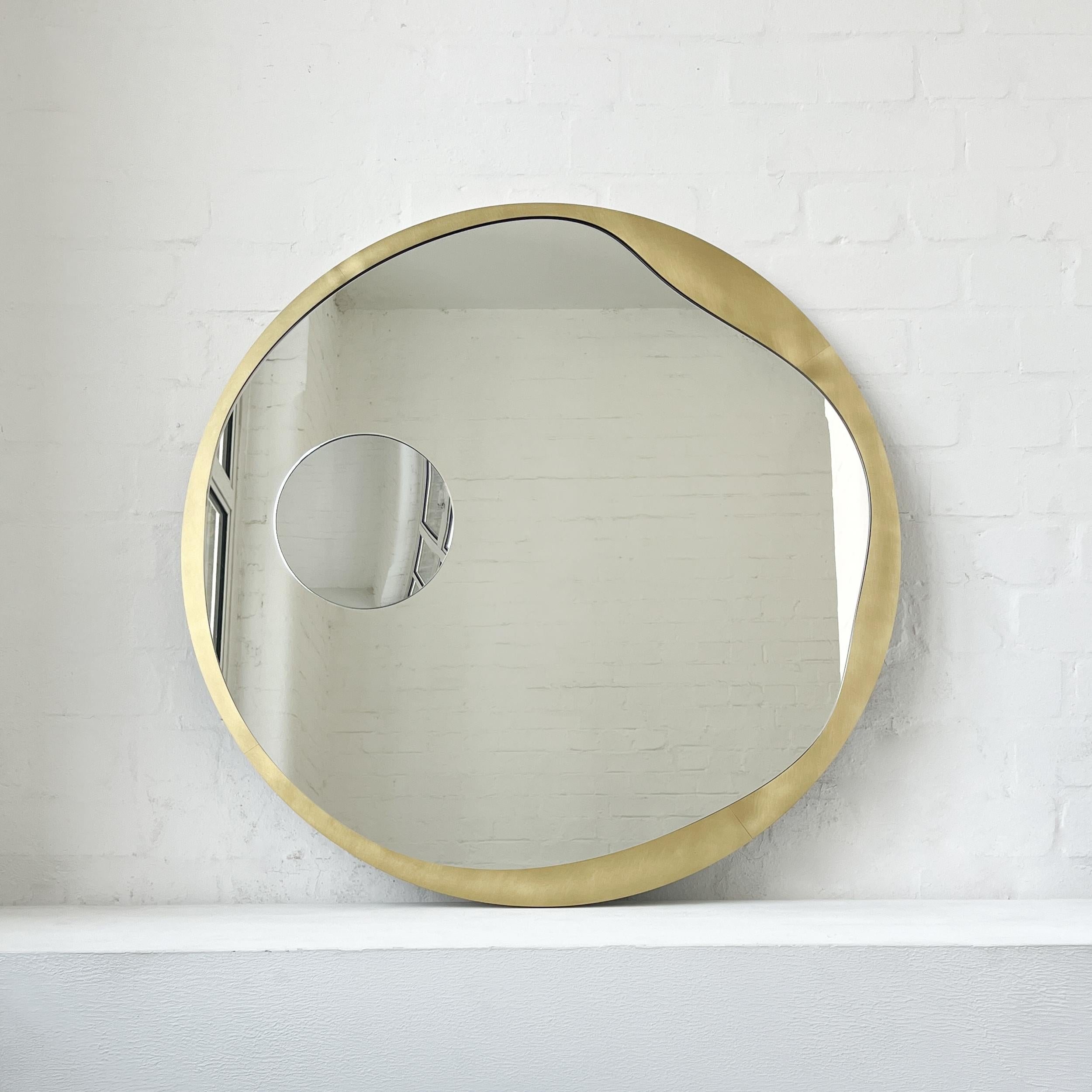Contemporary Round Mirror w Integrated Magnifying Mirror Decorative Brass Frame For Sale 5