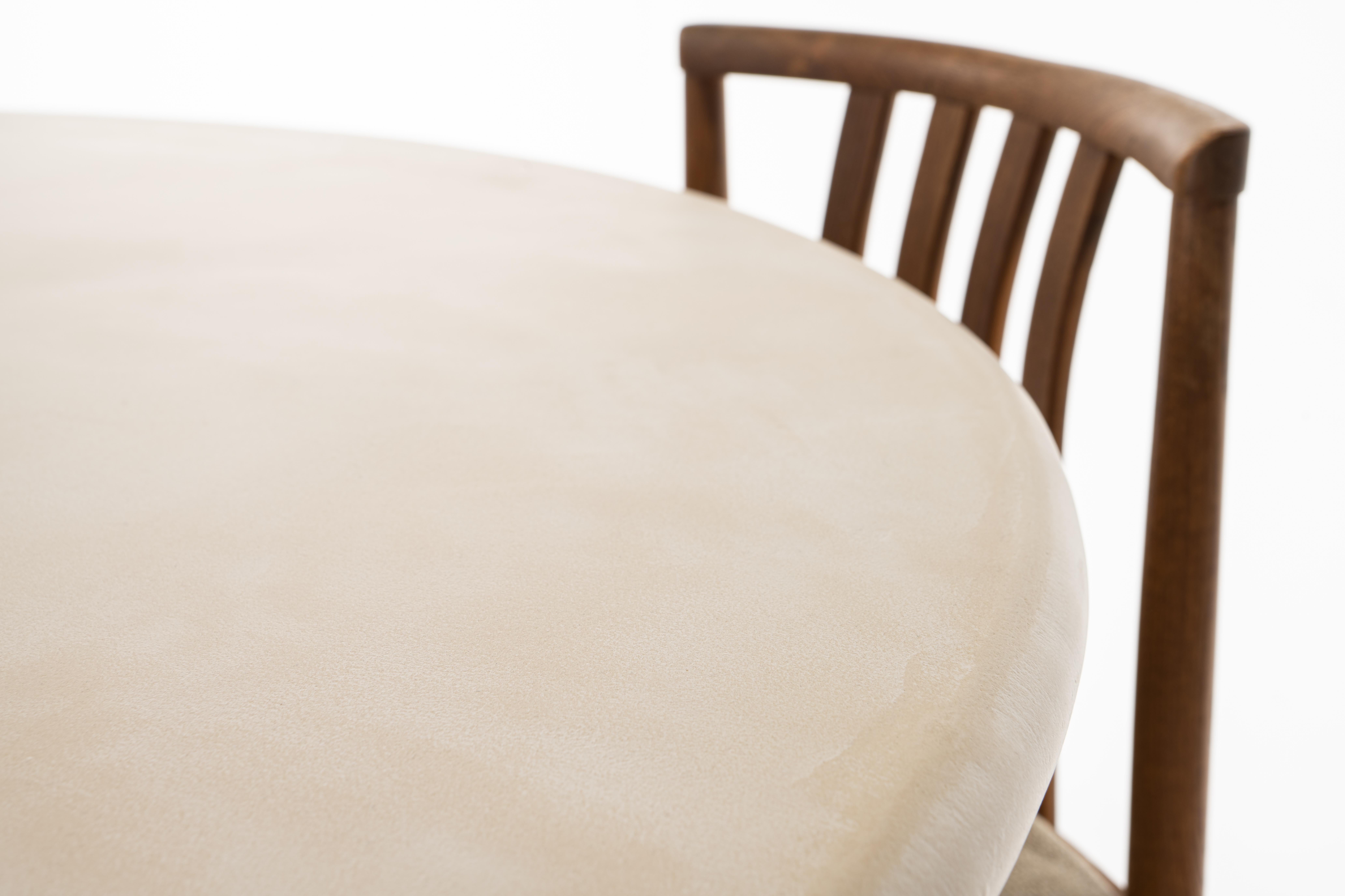 Contemporary Round Natural Plaster 