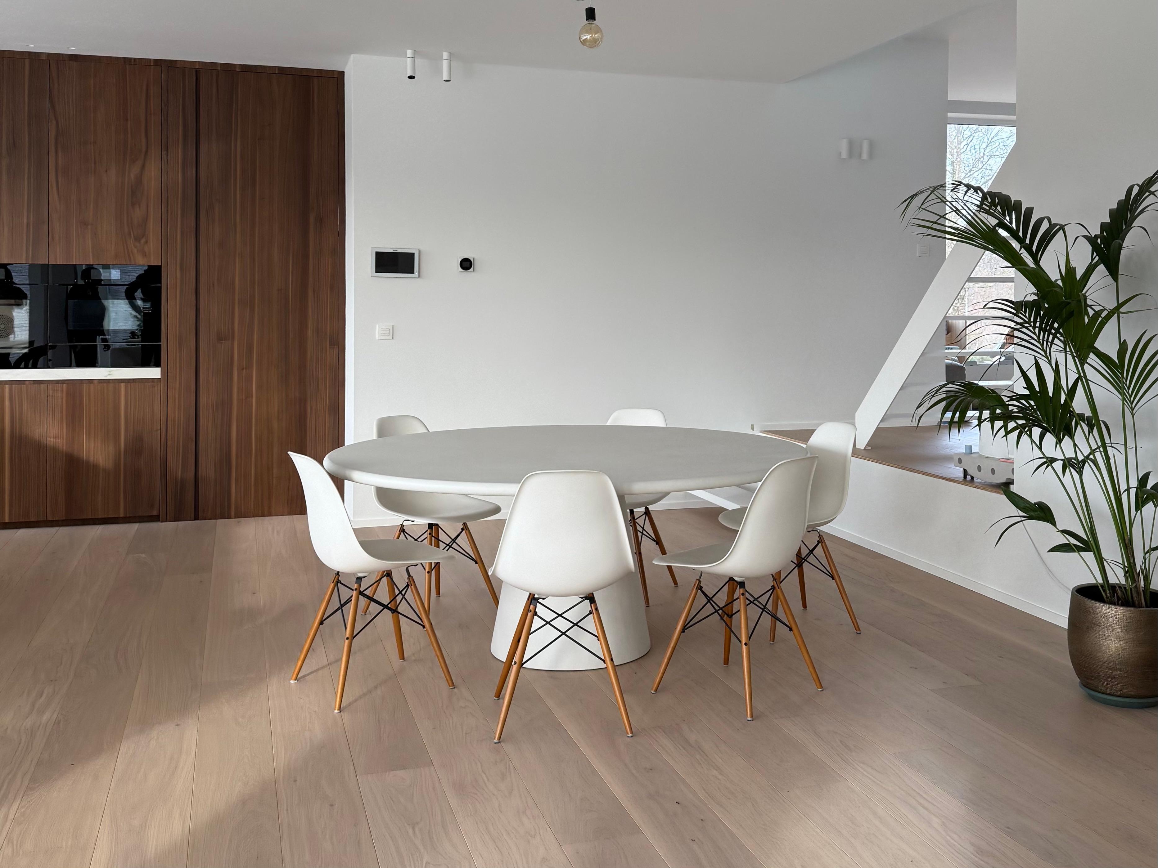 Contemporary Round Natural Plaster 