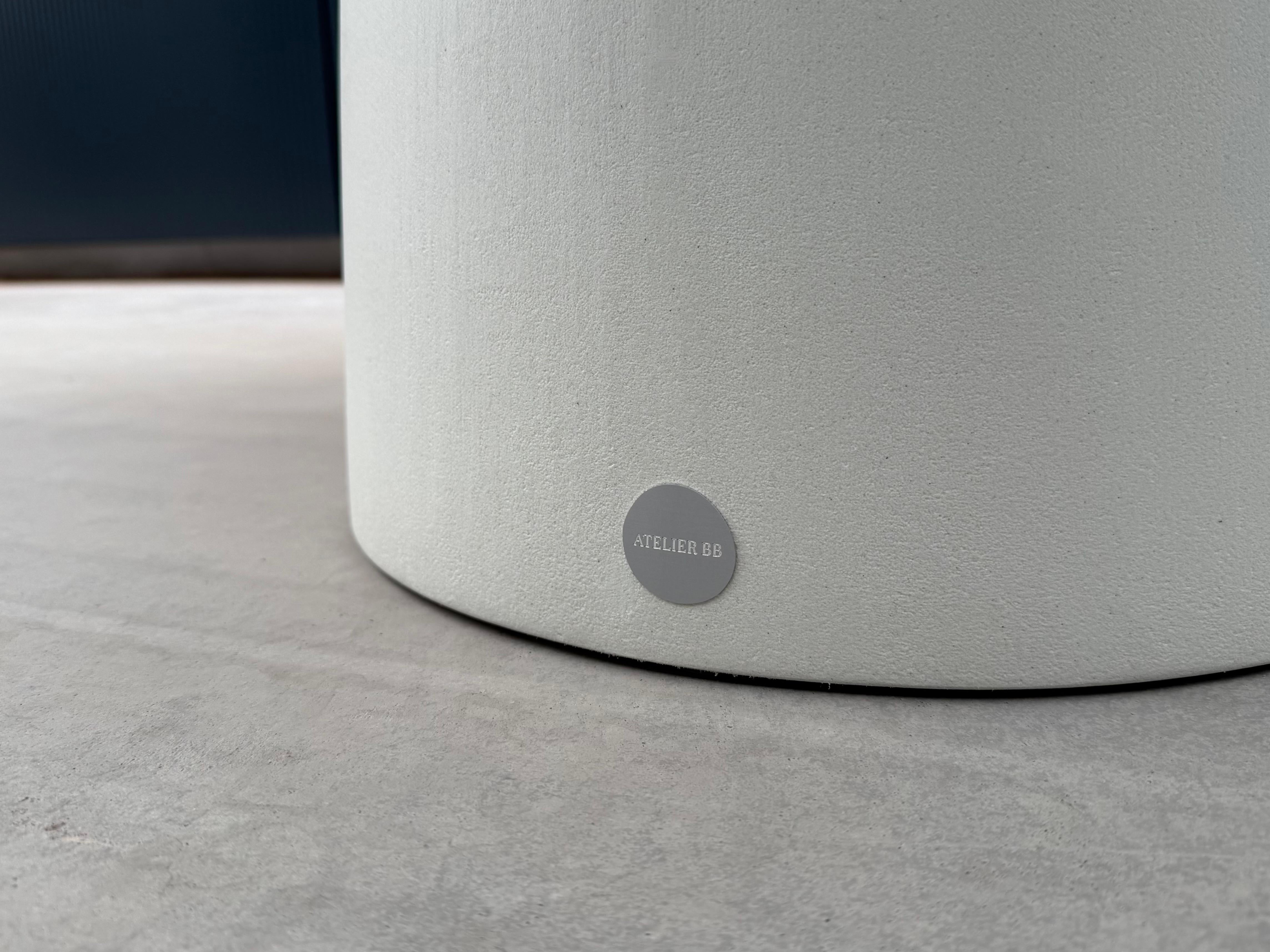 Contemporary Round Natural Plaster 