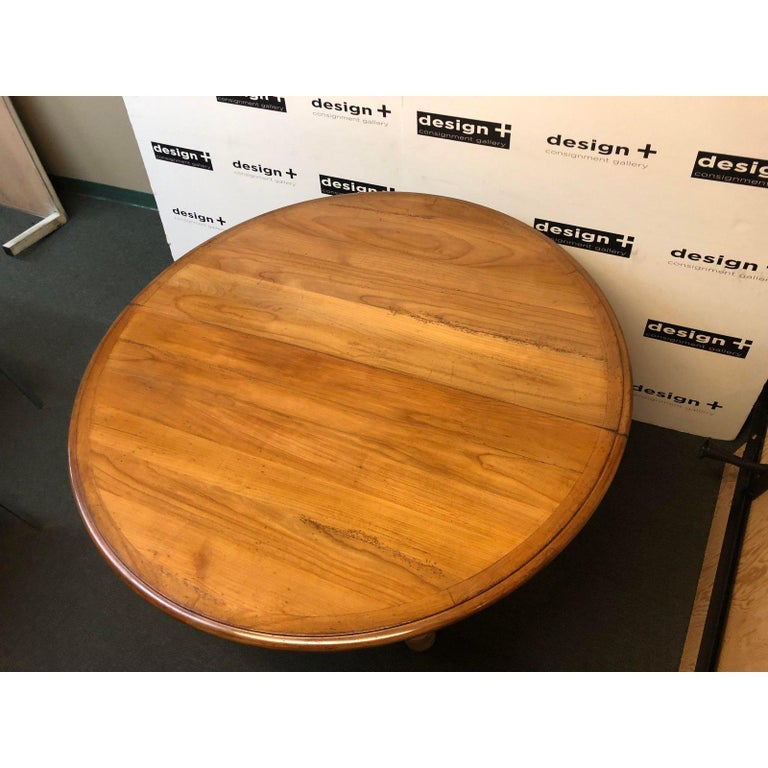 Contemporary Round Pedestal Dining Table For Sale at 1stDibs