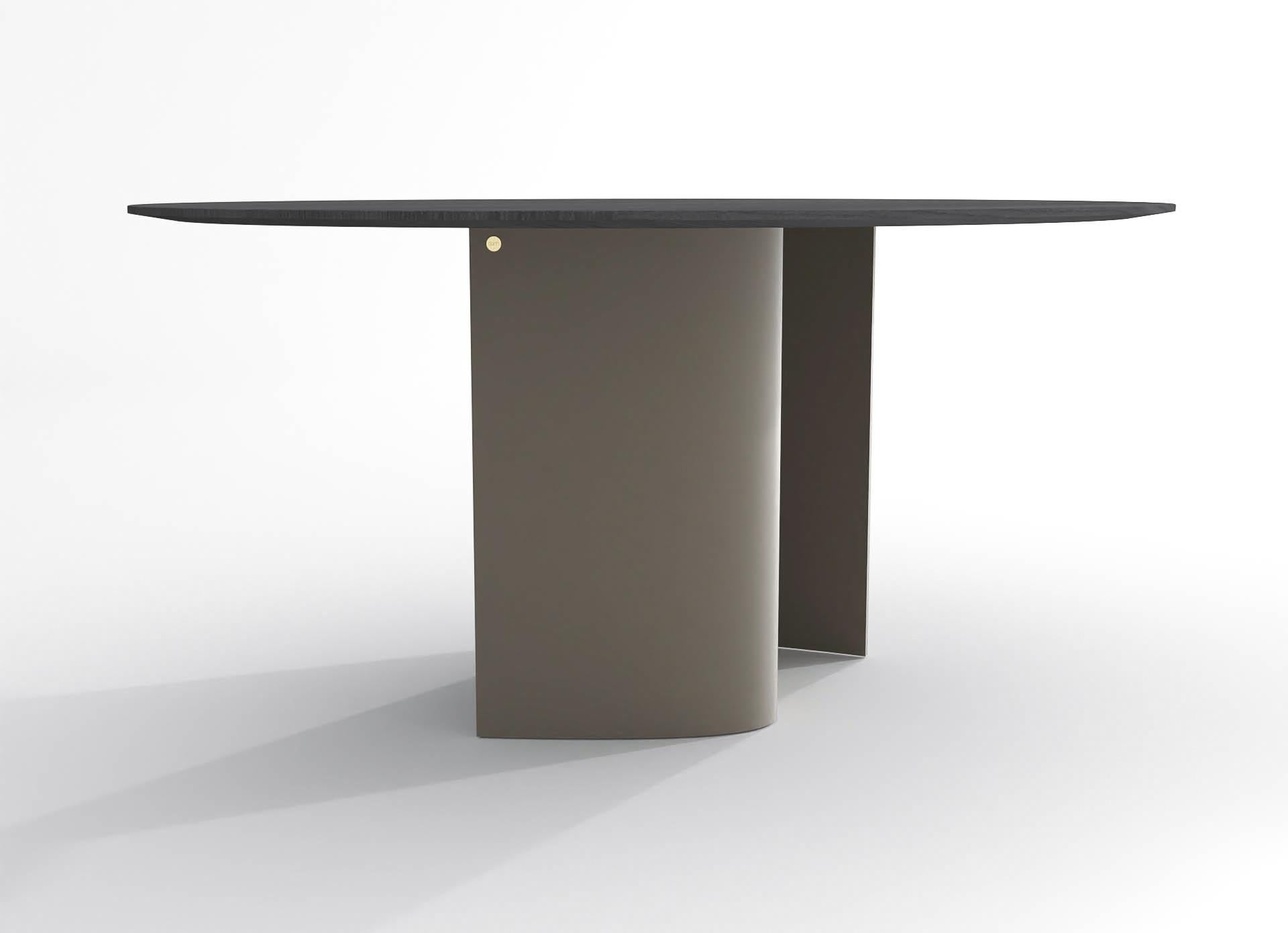 Lacquered contemporary round table in black stained ash wood and bronze stainless steel For Sale