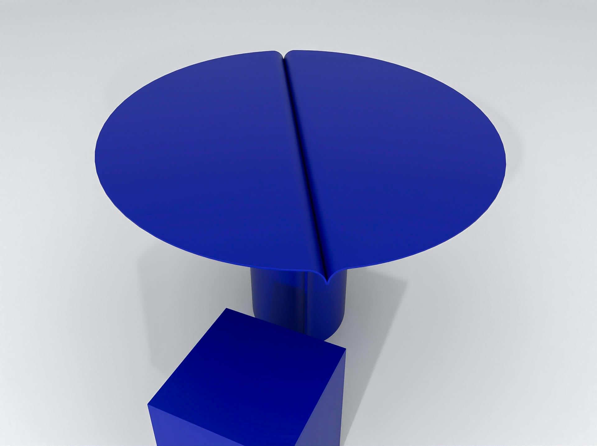 Contemporary Round Table in Blue Powdercoated Stainless Steel, Mirrored Table In New Condition For Sale In Antwerp, Antwerp