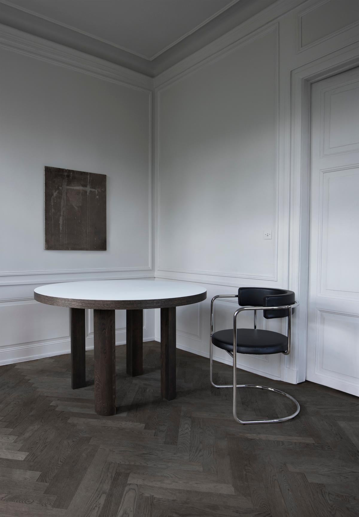 Contemporary Round Table 'Quarter', Smoked Oak / White top In New Condition For Sale In Paris, FR
