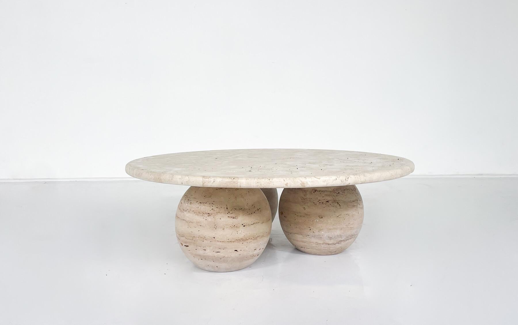 Contemporary Round Travertine Coffee Table, Italy In Good Condition For Sale In Brussels, BE