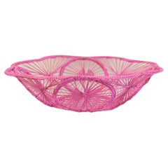 Bol / panier rond contemporain en rotin tressé en rose