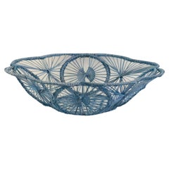 Bol / panier rond contemporain en rotin tressé bleu ciel