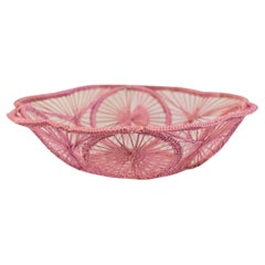 Ciotola / cesto rotondo in rattan intrecciato in rosa tenue, in stile contemporaneo