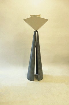 Lampada da terra contemporanea arrotondata in patina grigia di Rejo Studio A