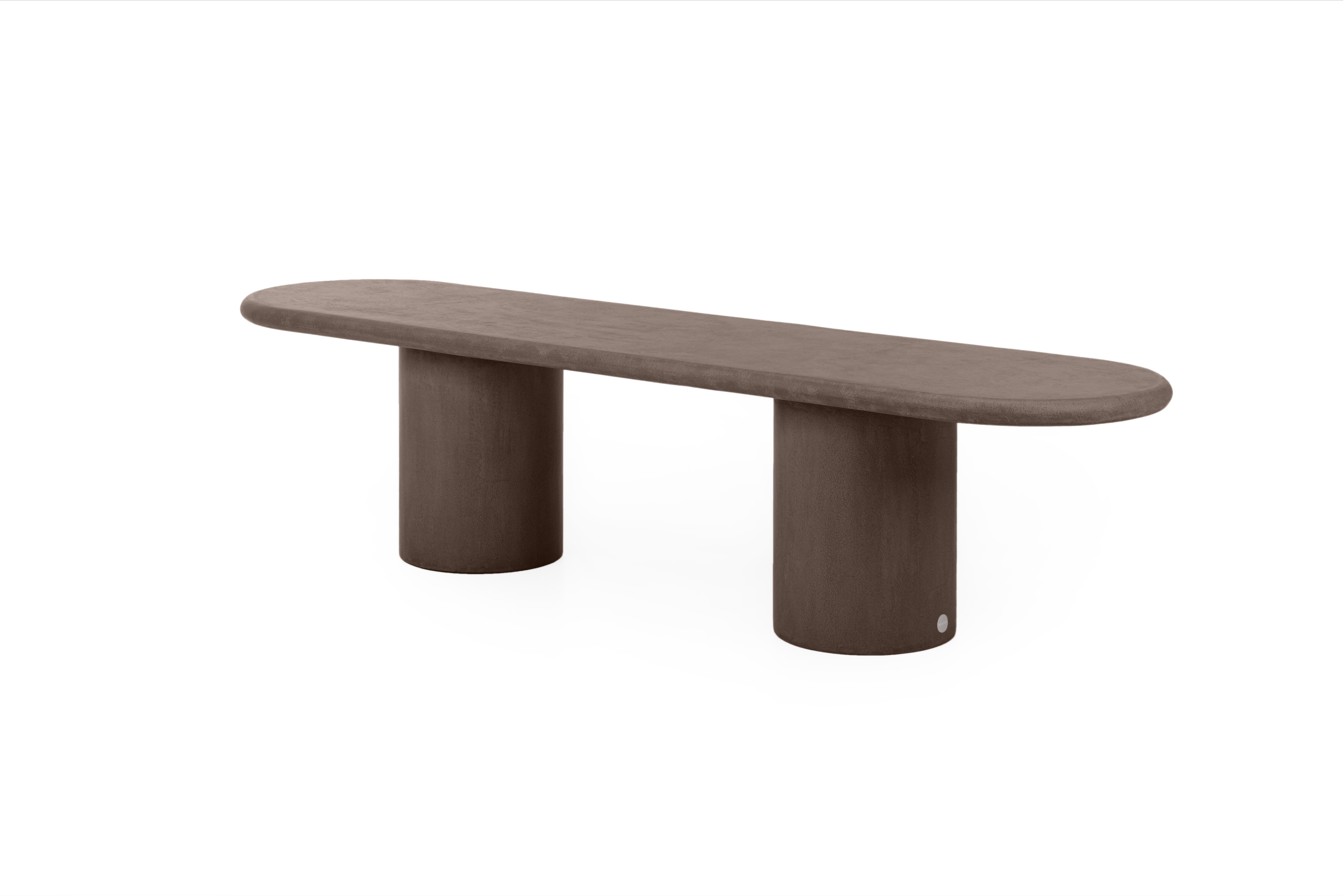 Design/One contemporain, banc en plâtre naturel fabriqué à la main avec un caractère texturé et terreux. Il ne se tache pas et est très facile à entretenir. Contrairement à la pierre naturelle, la surface du plâtre a une température perçue très