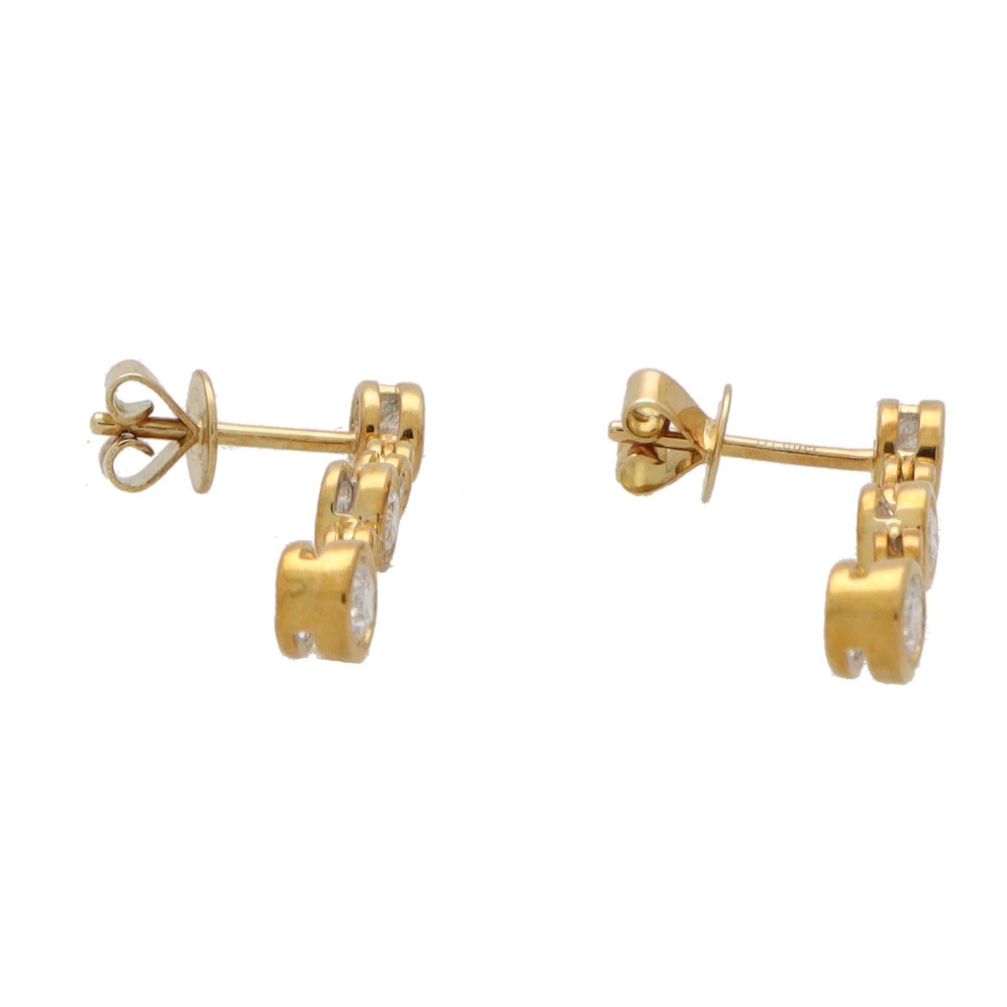  Boucles d'oreilles contemporaines en goutte en or jaune 18 carats serties de diamants montés en serti clos Unisexe 