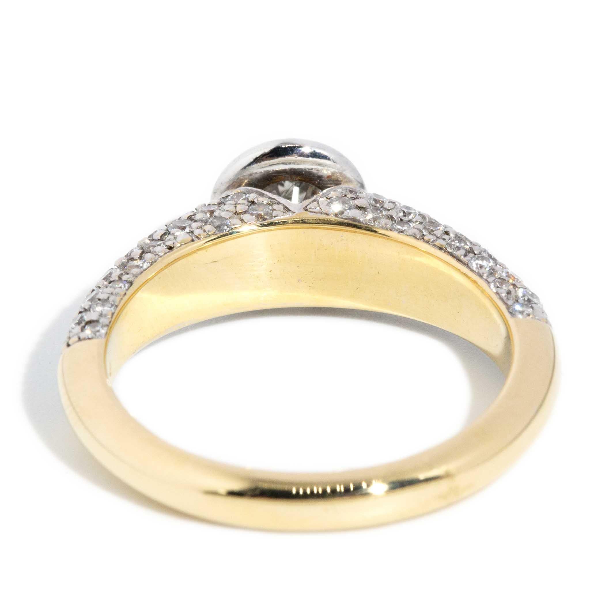 Contemporary Rubover Diamond Cluster Ring 18 Carat Yellow Gold For Sale 6