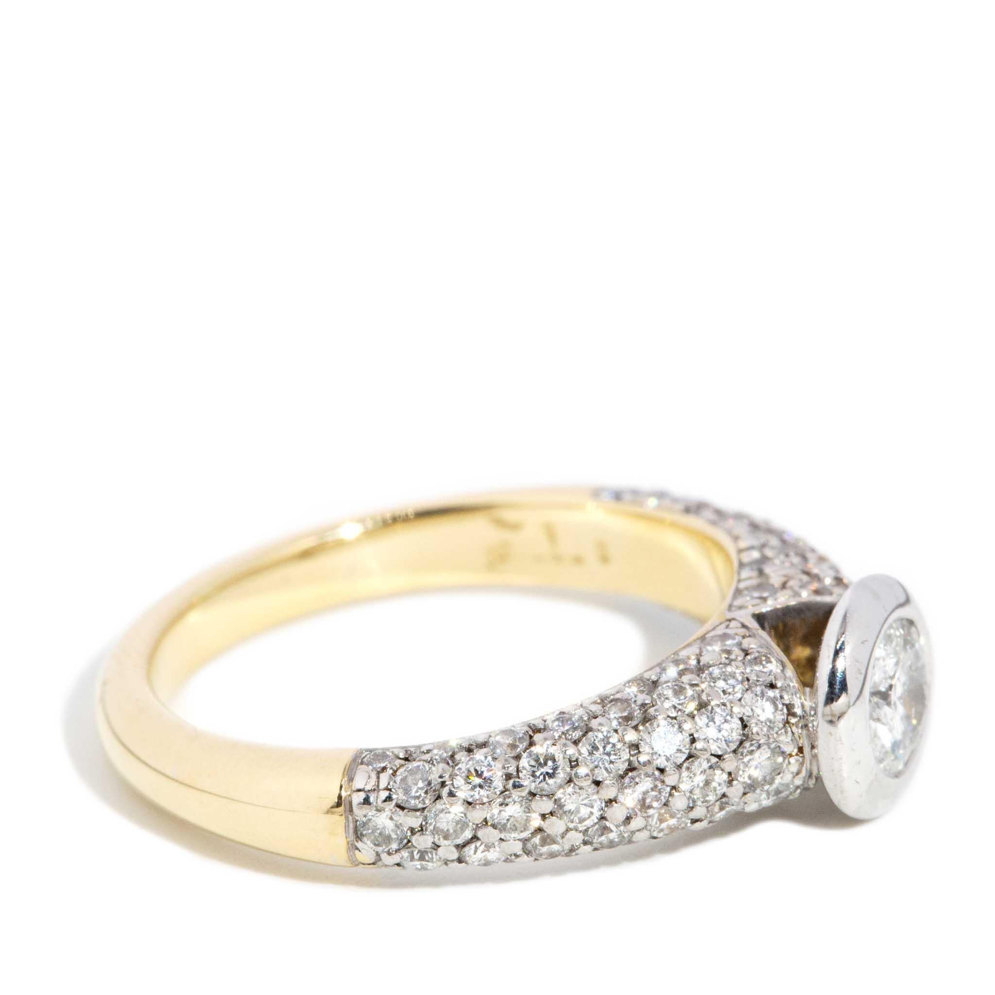 Contemporary Rubover Diamond Cluster Ring 18 Carat Yellow Gold For Sale 2