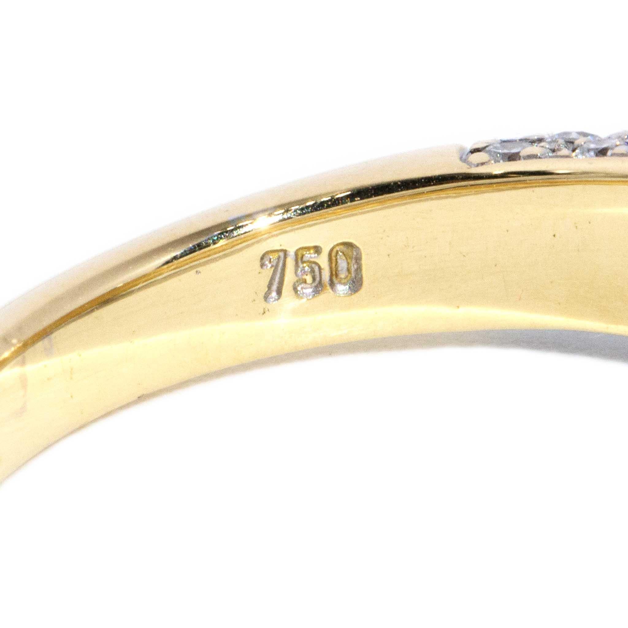 Contemporary Rubover Diamond Cluster Ring 18 Carat Yellow Gold For Sale 4