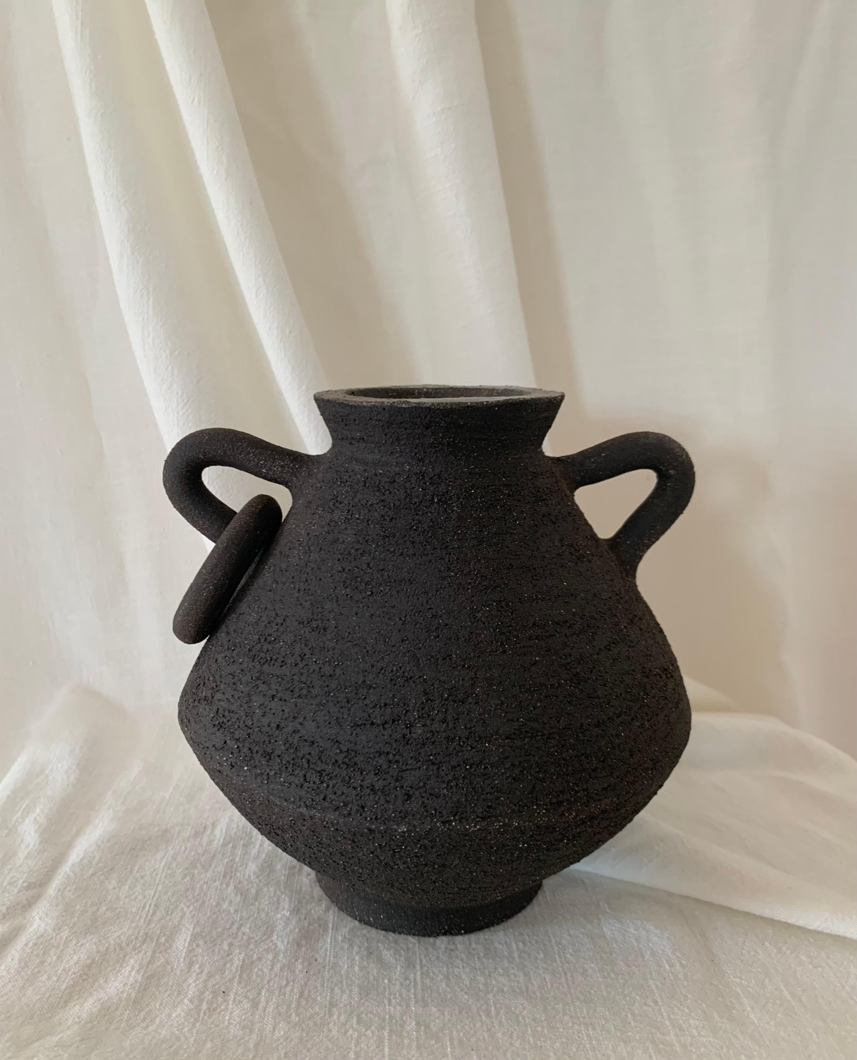Contemporary Ruby Bell Ceramics Black Short Geometric Vase with Handles and Ring In New Condition In Portland, OR