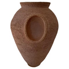 Vase d'autel contemporain en céramique Ruby Bell Toasted Almond 