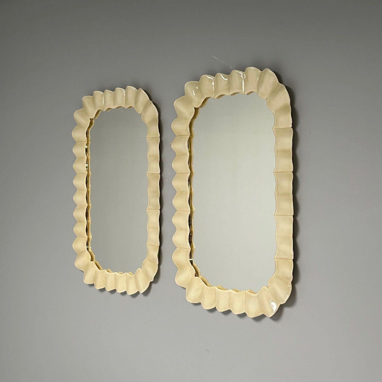 Contemporary, Ruffle Wall Mirrors, White Murano Glass, Brass, Italy, 2023 In Good Condition For Sale In Stamford, CT