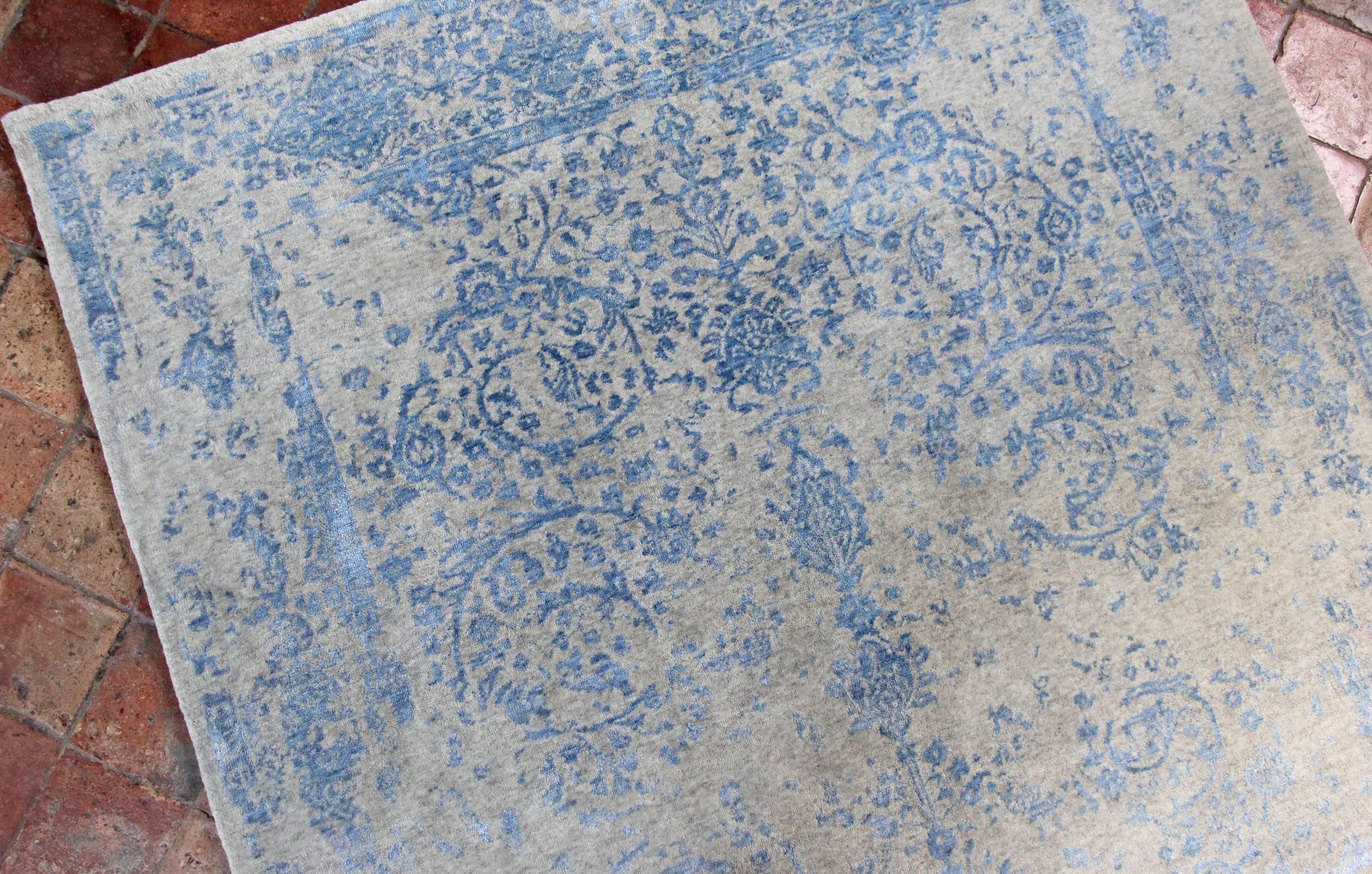 Contemporary Rug Sky Blue, Handwoven in India with Silk Highlights In Excellent Condition For Sale In Crondall, Surrey