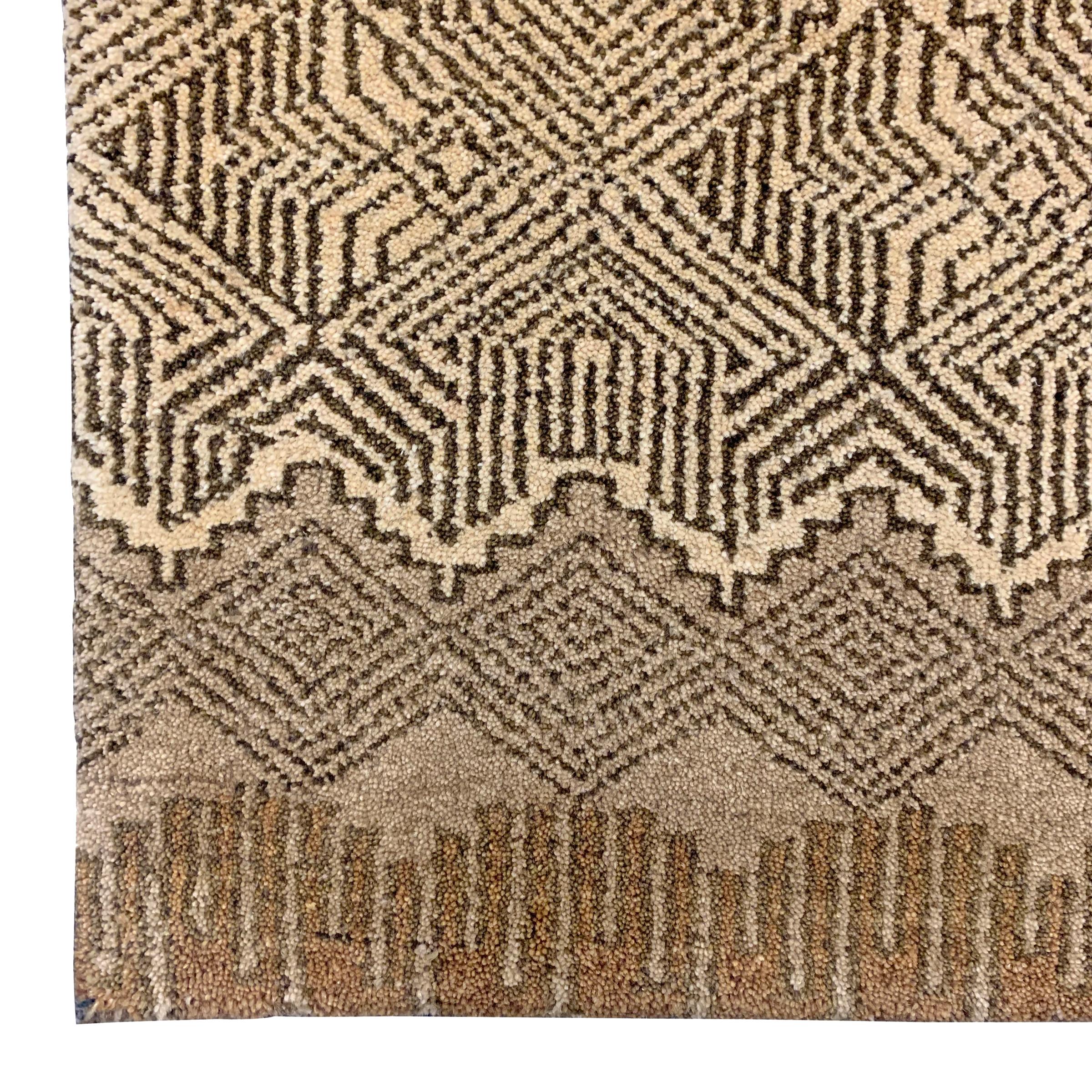 Contemporary Rug with a Tribal Pattern In New Condition In Chicago, IL