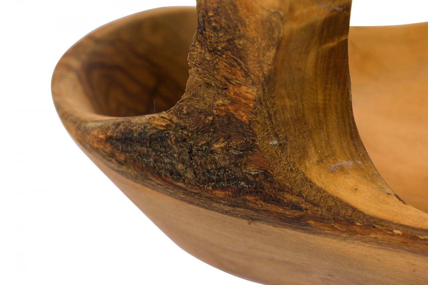 Zeitgenössisch Rustikal Modern Organisch Form Olivenholz Korb im Angebot 1