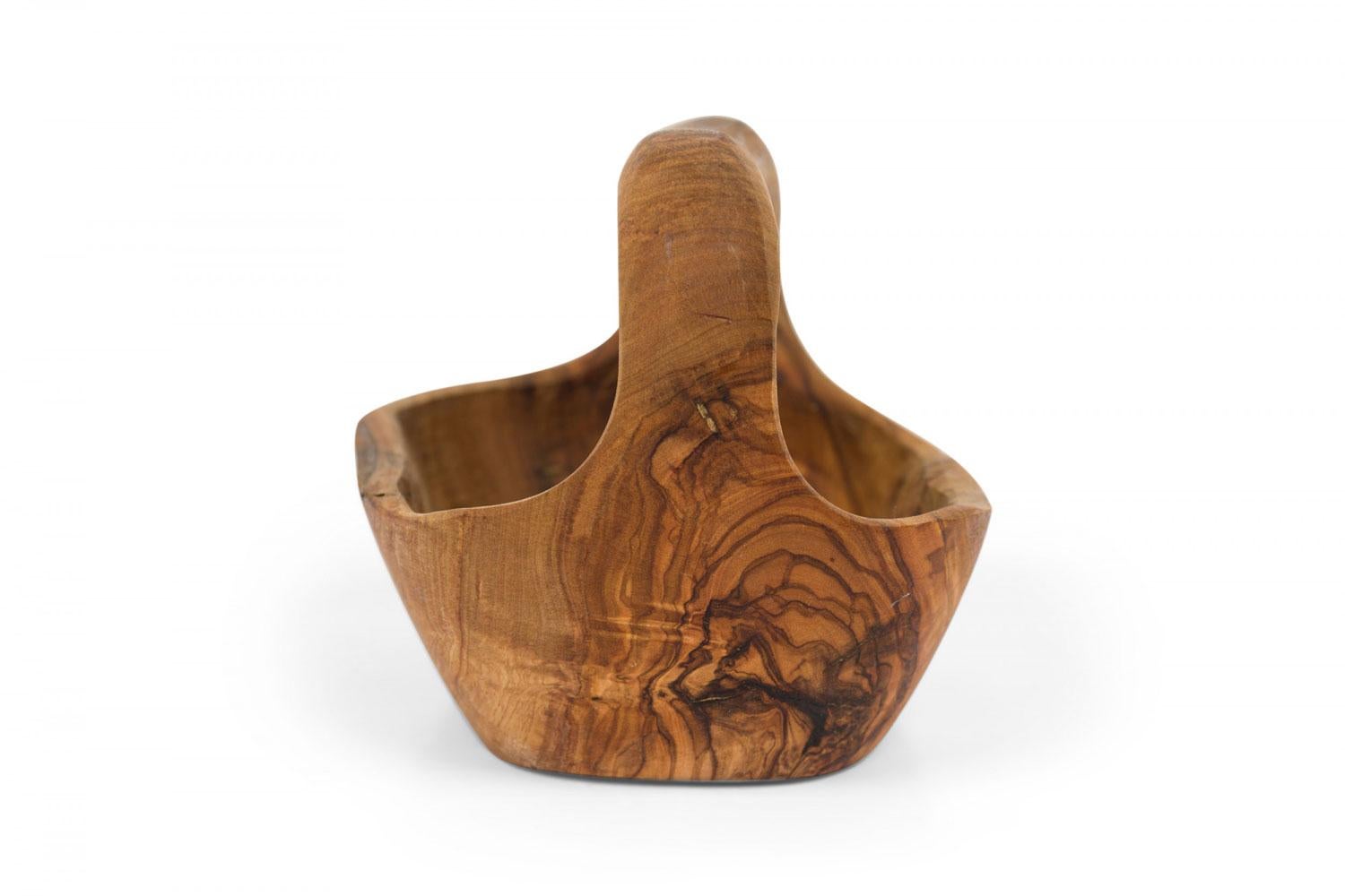 Zeitgenössischer rustikaler moderner organischer Form kleiner Olivenholzkorb (Rustikal) im Angebot