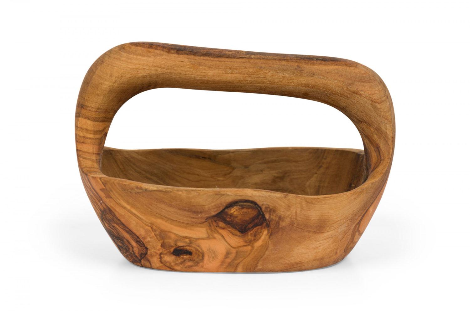 Zeitgenössischer rustikaler moderner organischer Form kleiner Olivenholzkorb (amerikanisch) im Angebot