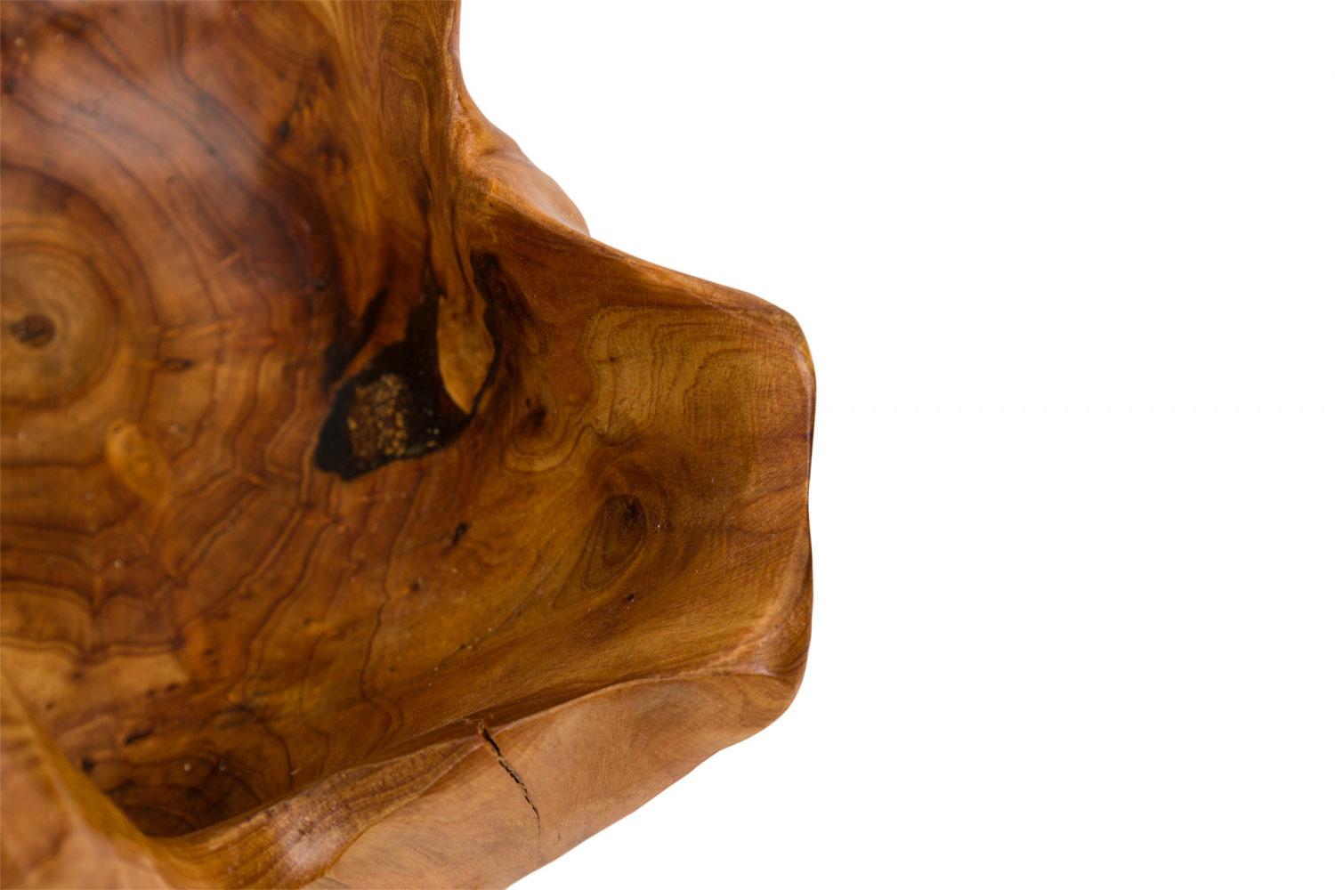 Rustikaler, organischer Korb aus Olivenholz im Angebot 4