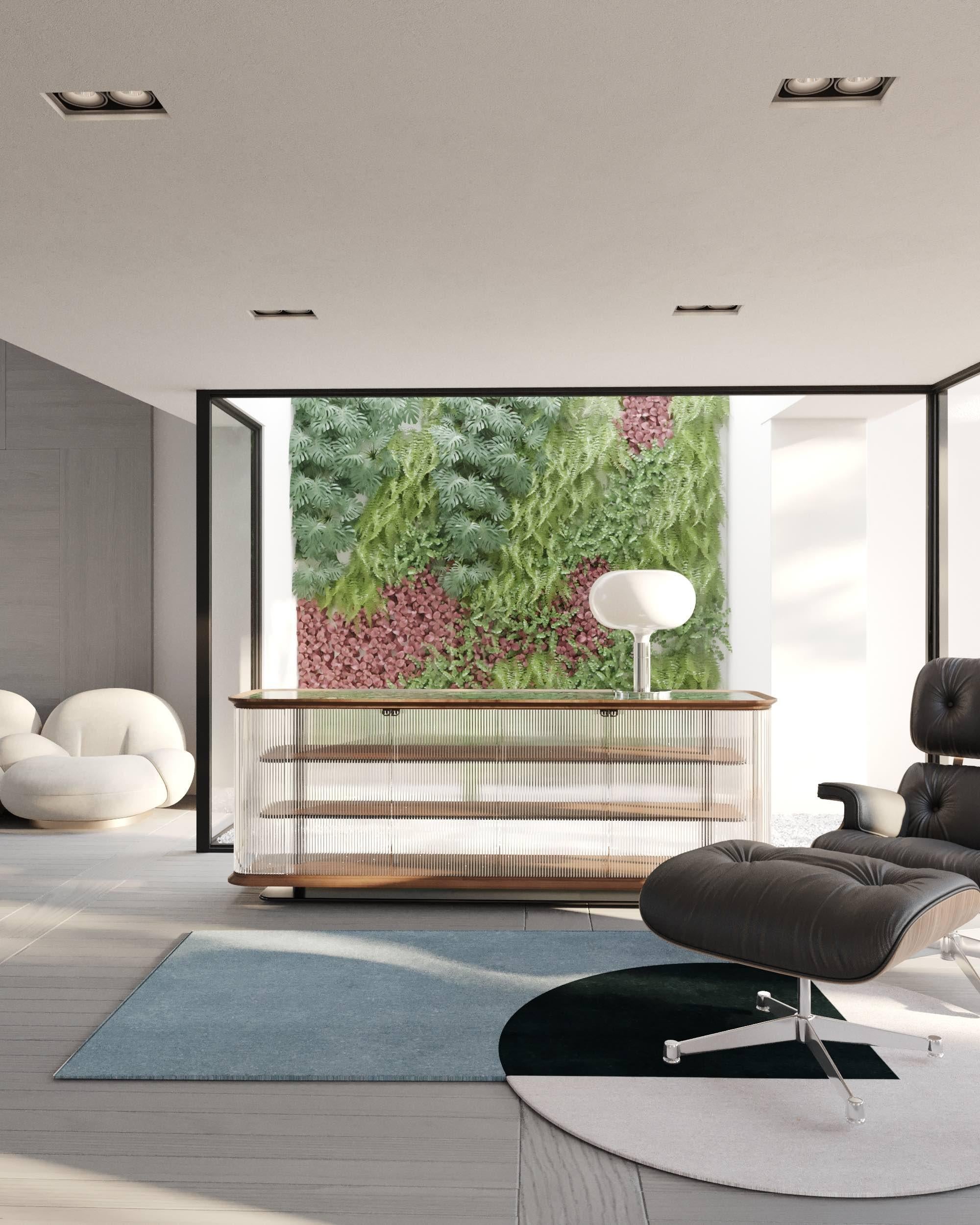 Contemporary Sagaría Sideboard Doppelseitiges Glas Italienischer Nussbaum Grüner Marmor (Internationaler Stil) im Angebot