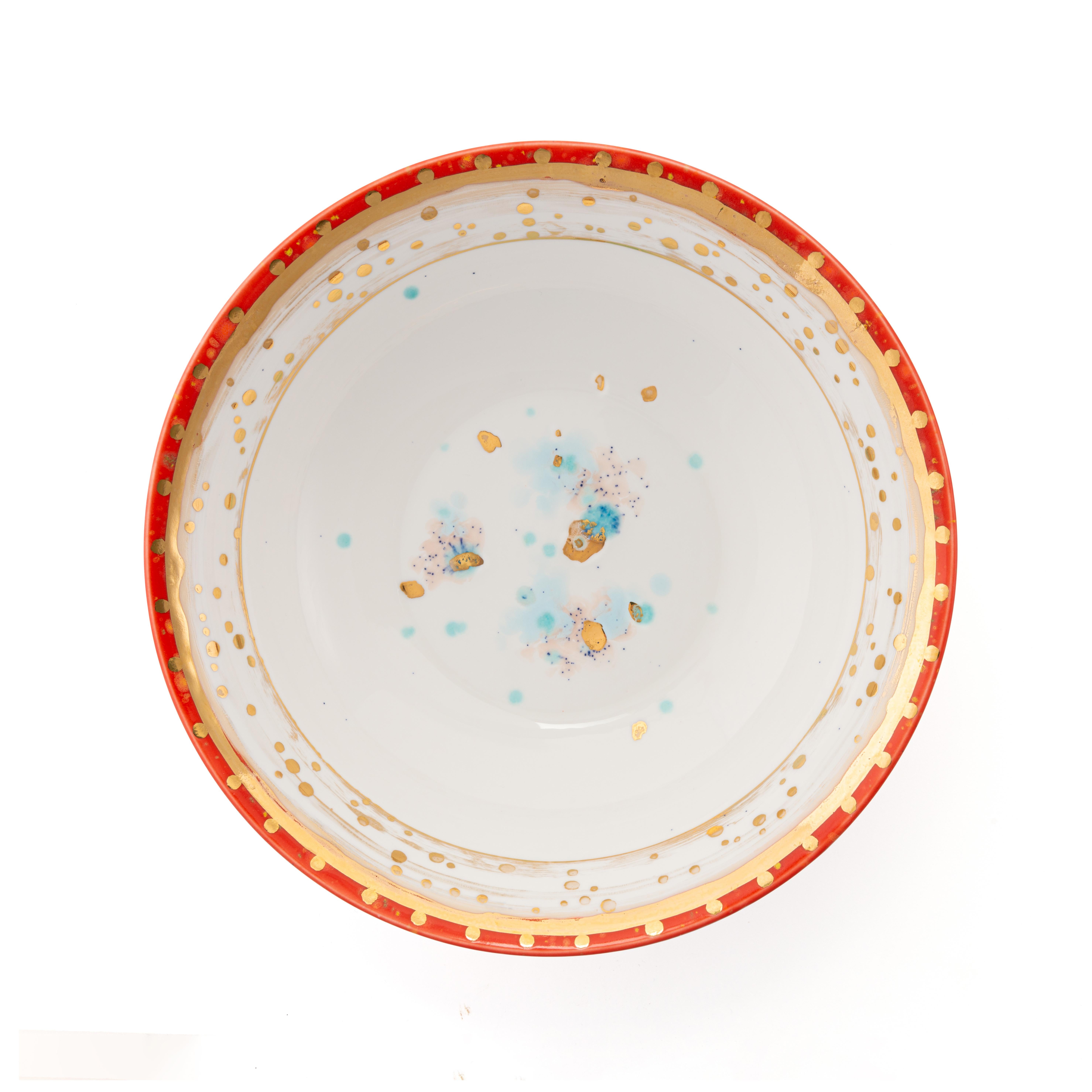 Hand painted in Italy from the finest porcelain, this salad bowl, from the Scipione collection, is sprinkled on the inside rim with a light decor of golden dots and thin circles; all around the edge, a narrow, African red decor, punctuated with