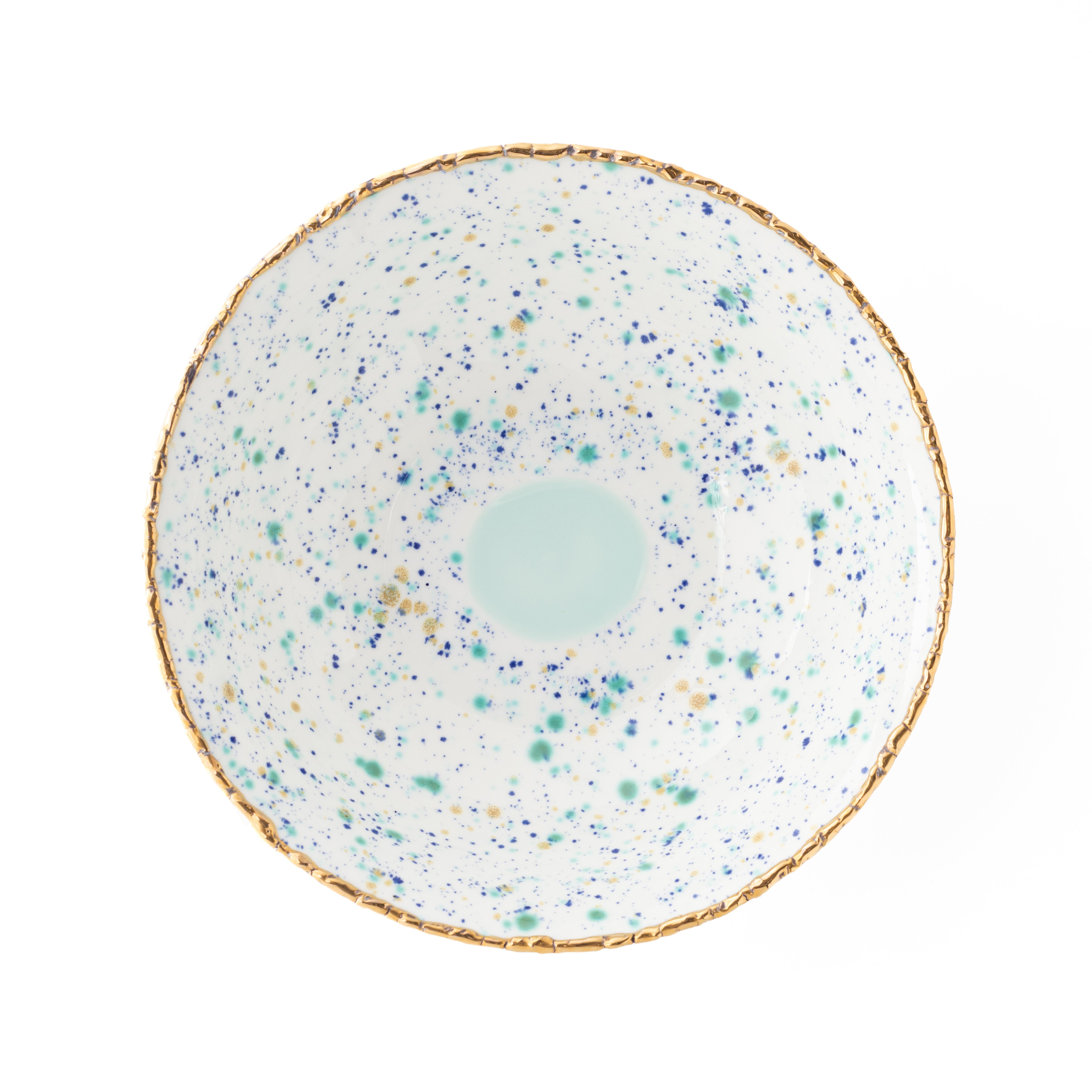 Handcrafted in Italy from the finest porcelain, this blue marble Craquelé Edge salad bowl has an original golden crackled rim emphasizing the blue yellow and green decor outside and inside and the emerald enamel at the center.

Salad bowl, size: Ø