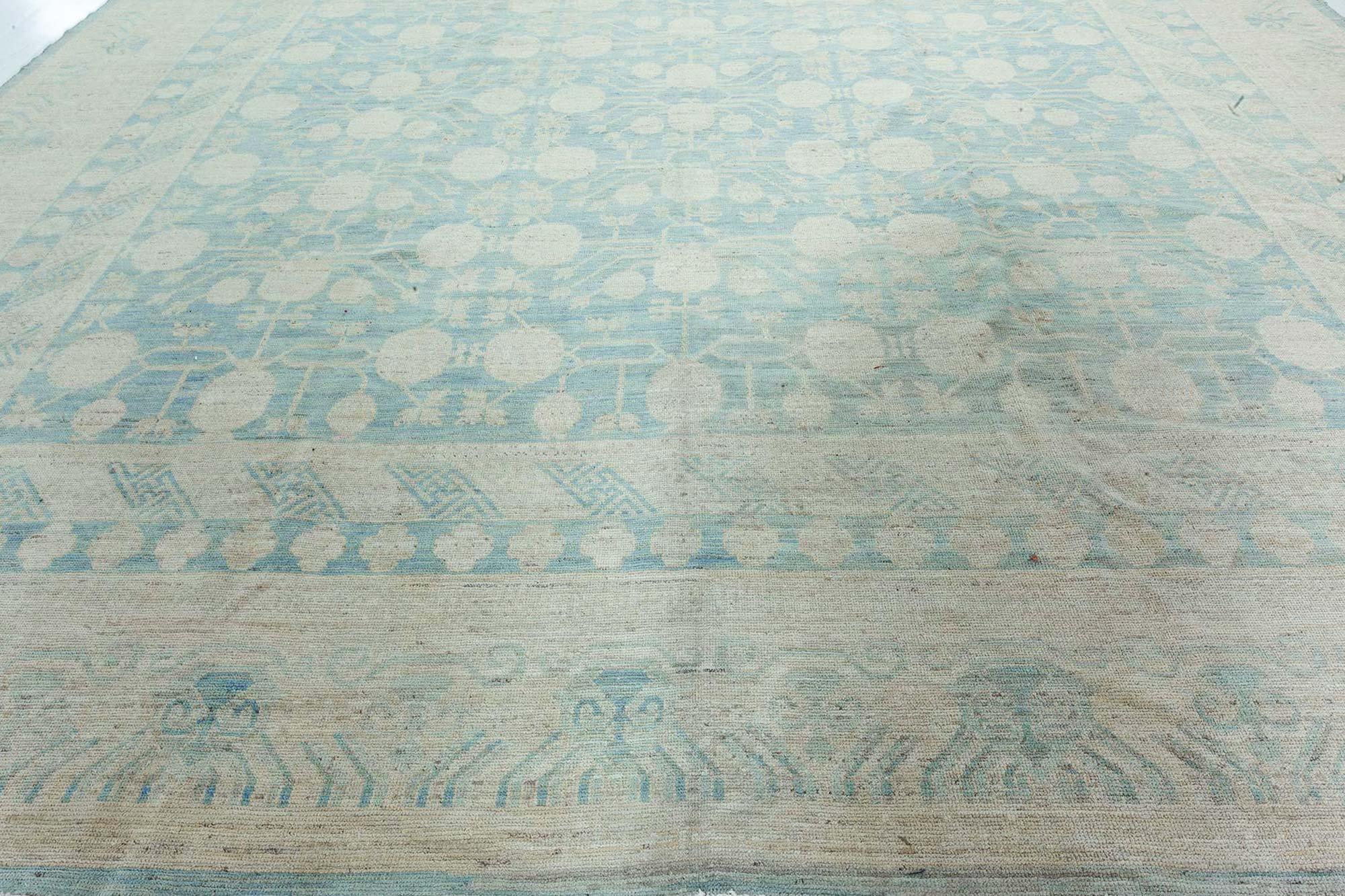 Tapis contemporain en laine de Samarkand fait à la main par Doris Leslie Blau.
Taille : 12.8