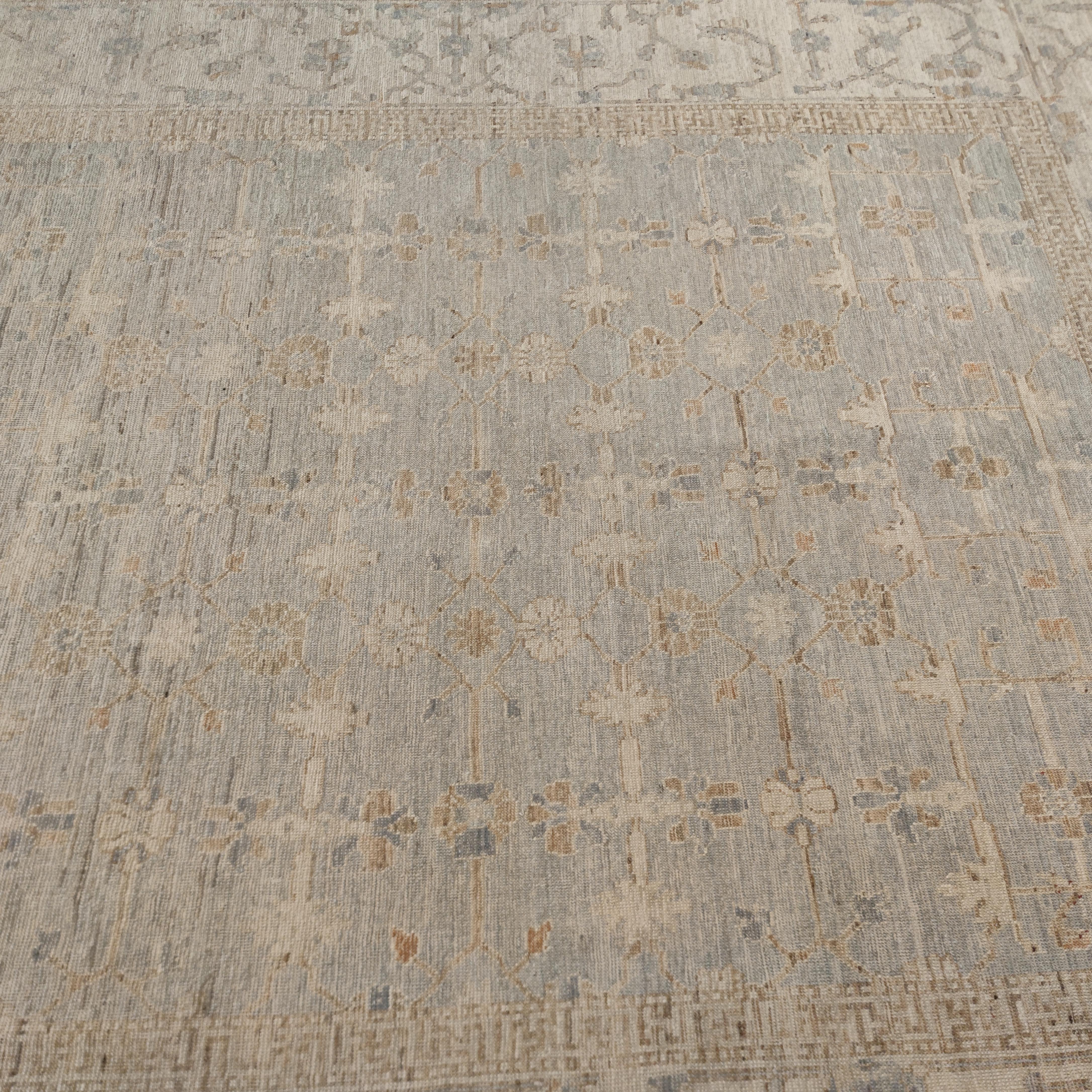 Afghan Tapis Yarkand contemporain de style Samarkand avec motif all-over dans des couleurs douces en vente