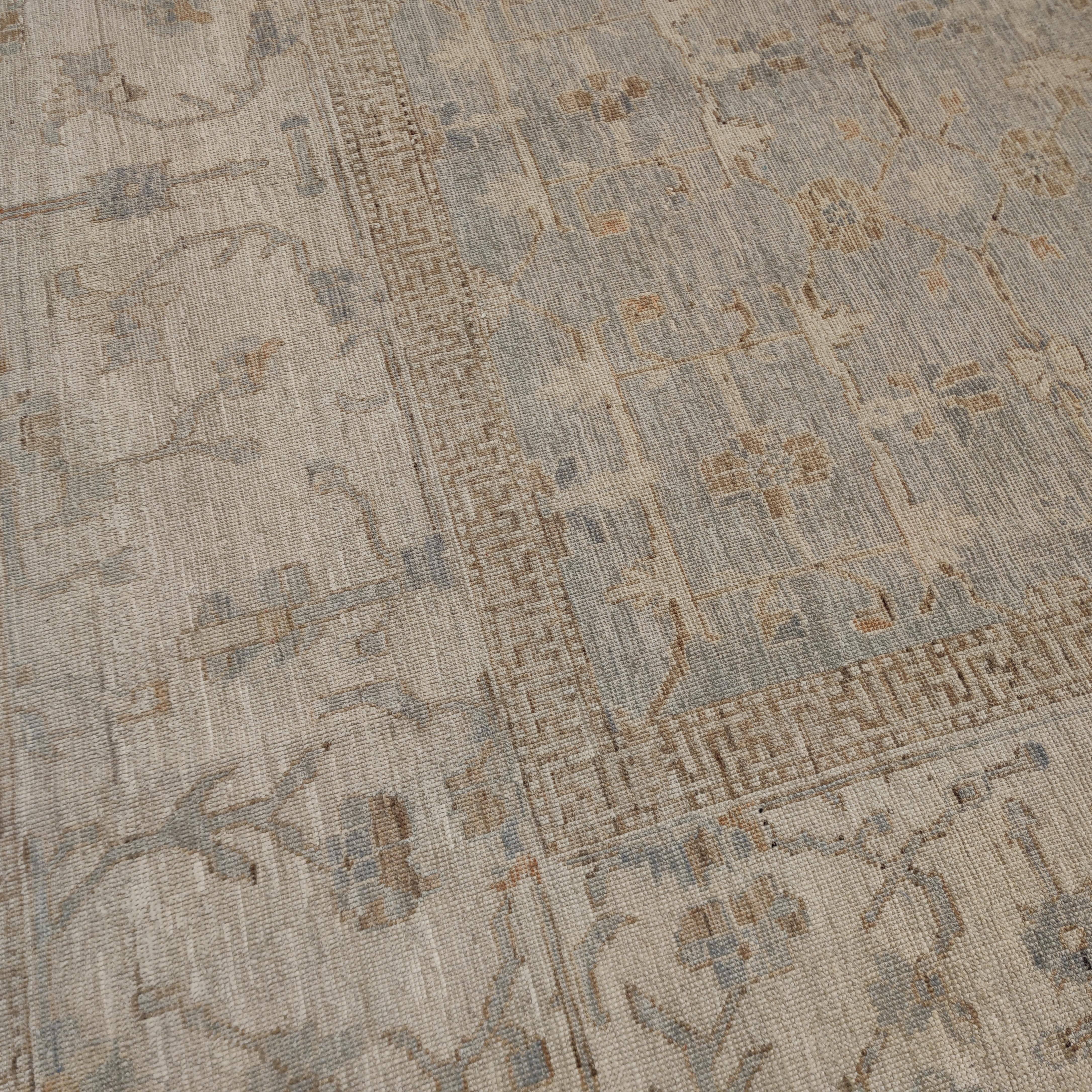 Tapis Yarkand contemporain de style Samarkand avec motif all-over dans des couleurs douces Neuf - En vente à Milan, IT