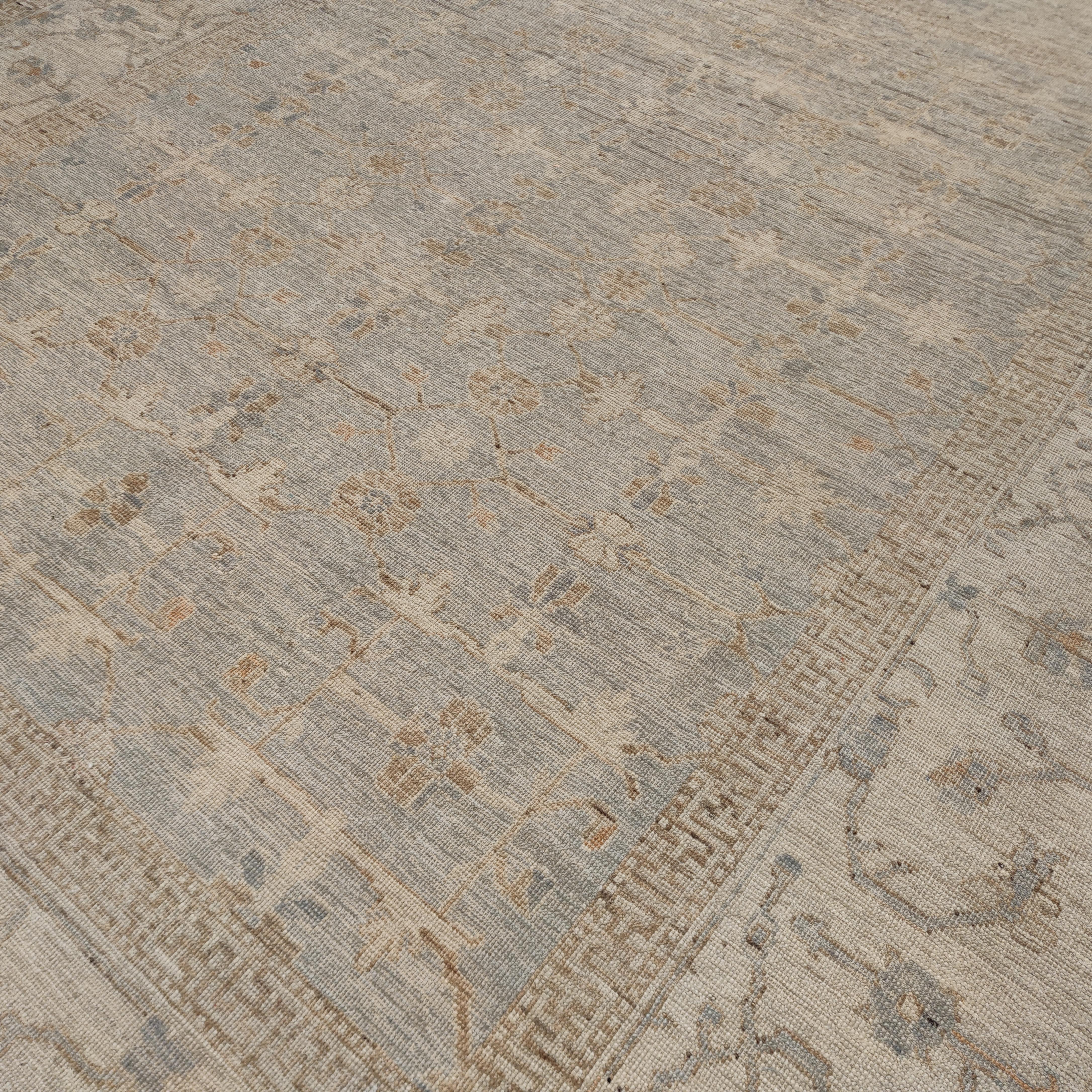 XXIe siècle et contemporain Tapis Yarkand contemporain de style Samarkand avec motif all-over dans des couleurs douces en vente