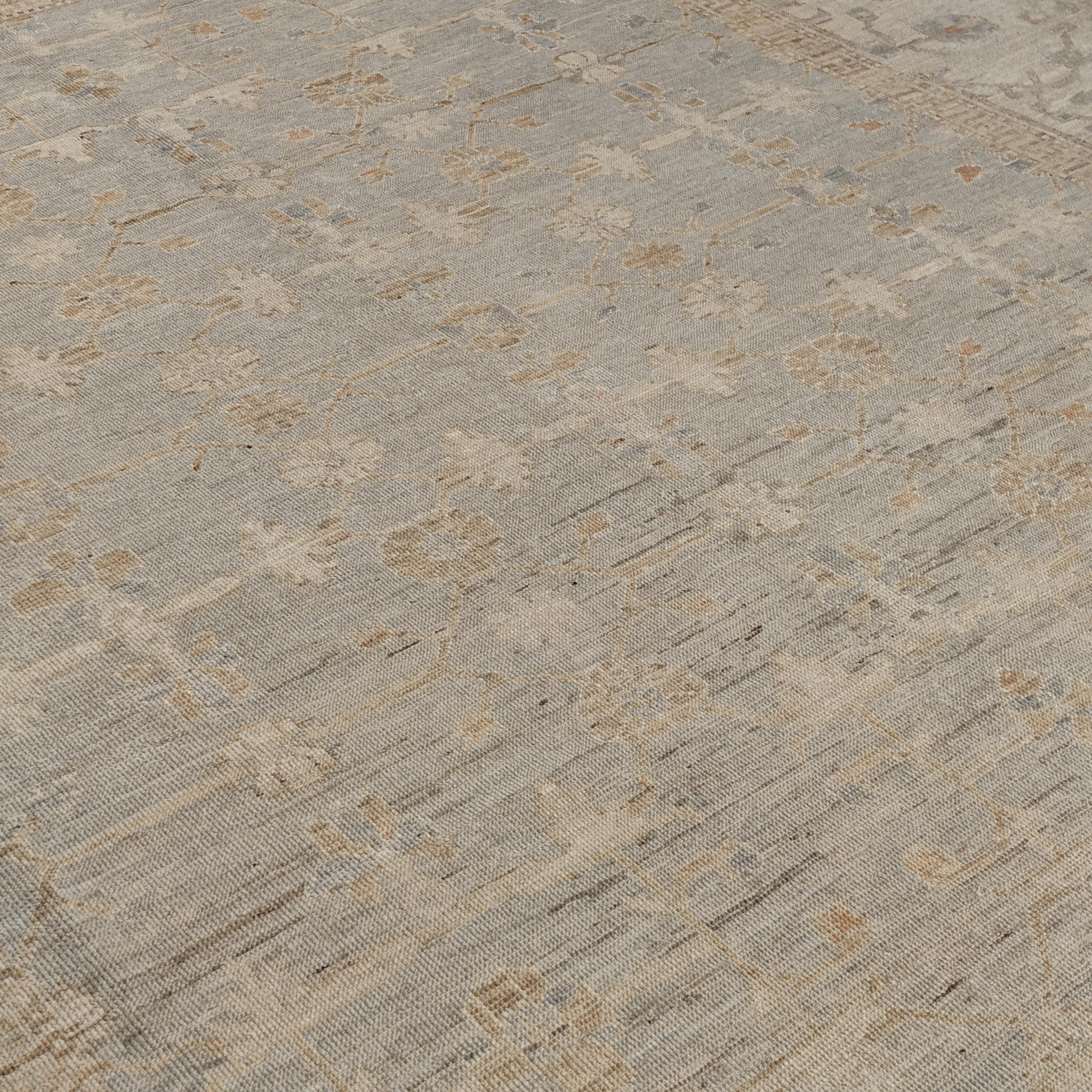 Laine Tapis Yarkand contemporain de style Samarkand avec motif all-over dans des couleurs douces en vente