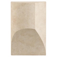 Mesa auxiliar contemporánea de piedra caliza italiana color arena Scolpito