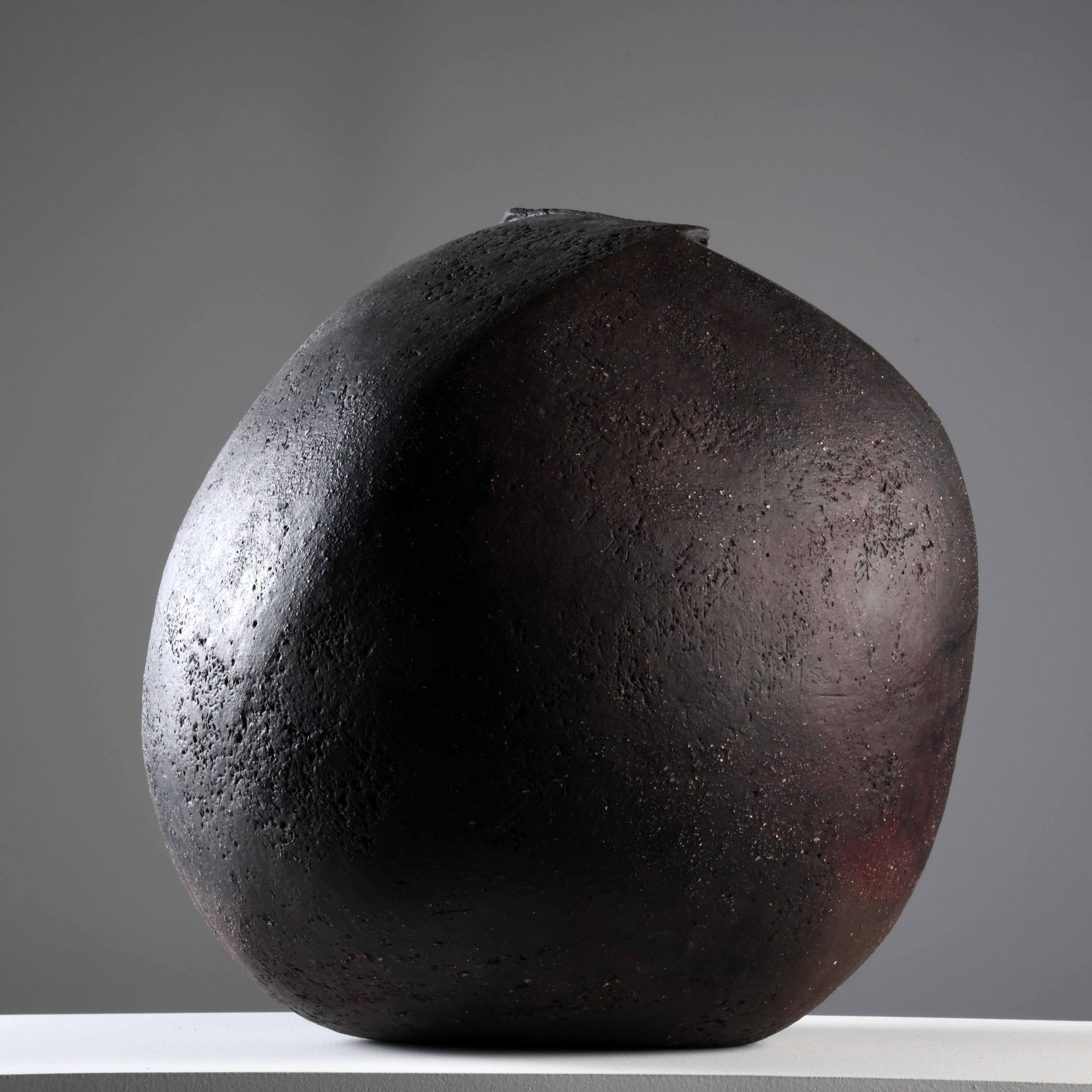 Contemporary sandstone ceramics by a french artist For Sale 1