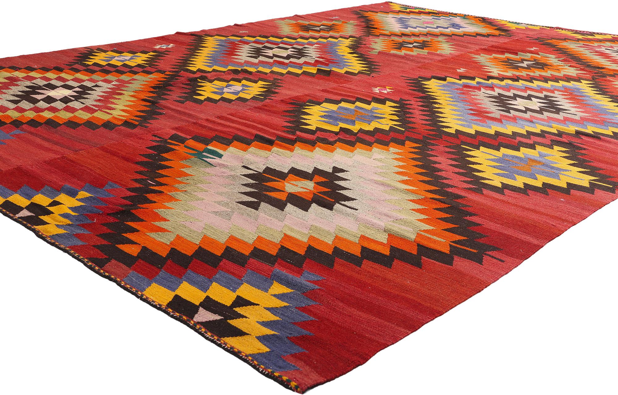 52729 Alfombra turca Kilim Vintage, 09'03 x 12'04. Esta alfombra kilim turca vintage de lana tejida a mano es una impresionante fusión de color, geometría y tradición, y constituye un impresionante testimonio del arte perdurable del tejido de