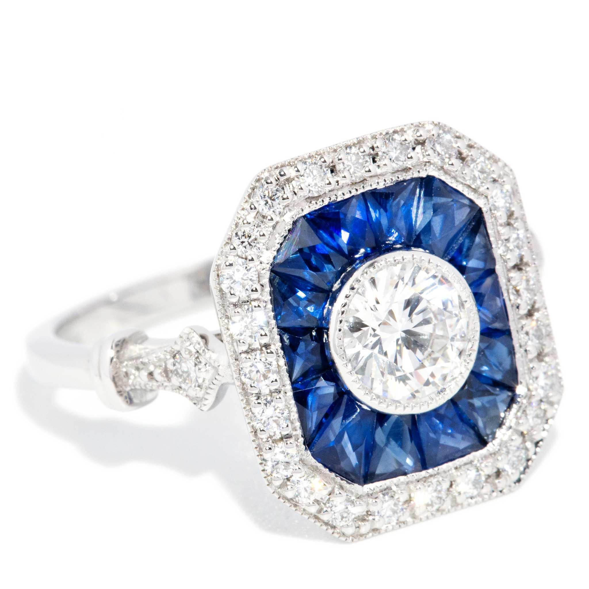 Anello contemporaneo con zaffiro e diamante da 1,14 carati di ispirazione Art Deco in oro bianco 18 carati In condizioni Nuovo in vendita a Hamilton, AU