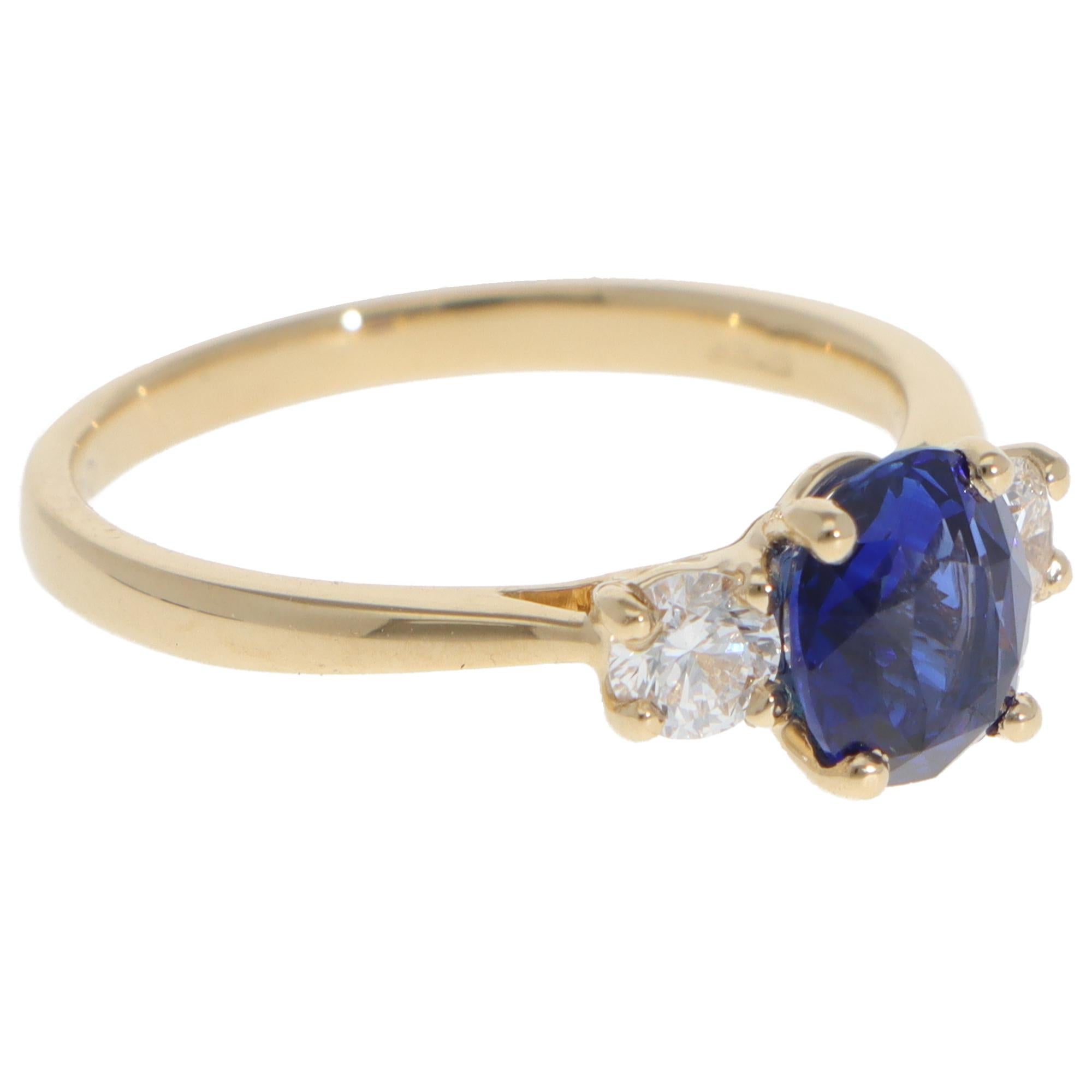 Modern Contemporary Sapphire and Diamond Three Stone Ring in Yellow Gold For Sale