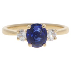 Bague à trois pierres en or jaune, saphir et diamant, de style contemporain