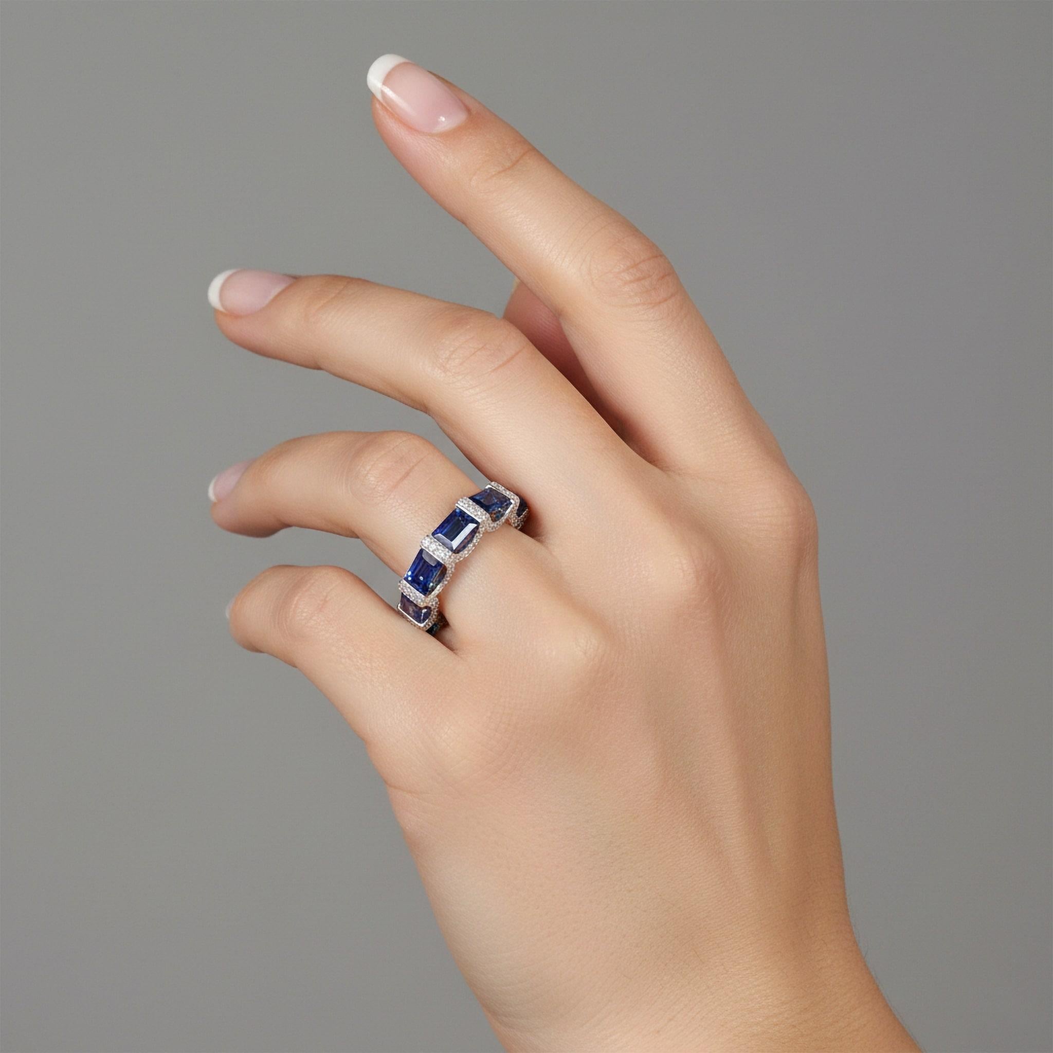 Im Angebot: Contemporary Sapphire Band 14K (oder 18k auf Anfrage) Weißgold Baguette Ring () 2