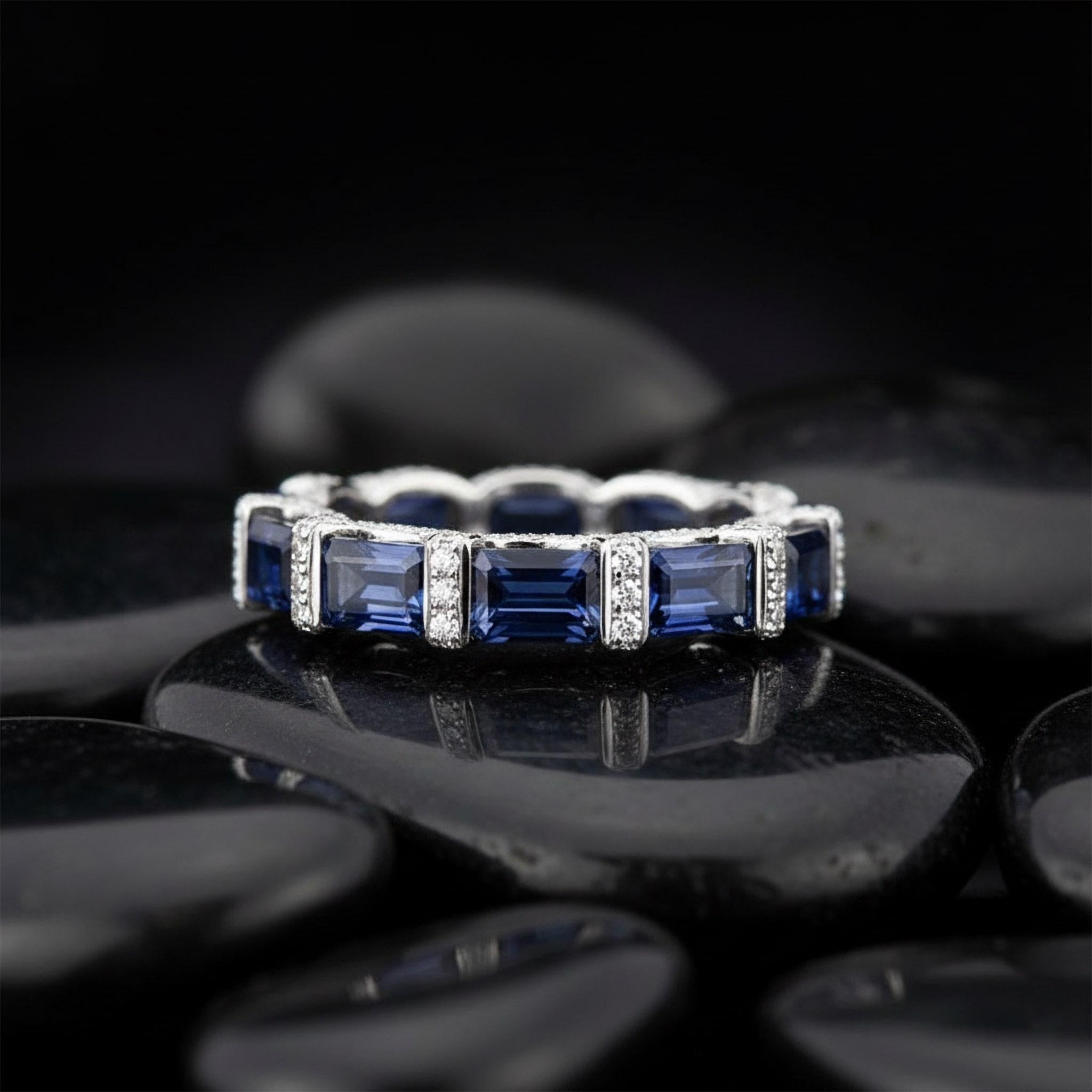 Im Angebot: Contemporary Sapphire Band 14K (oder 18k auf Anfrage) Weißgold Baguette Ring () 3