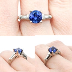 Anello di fidanzamento contemporaneo con zaffiro e diamante in platino