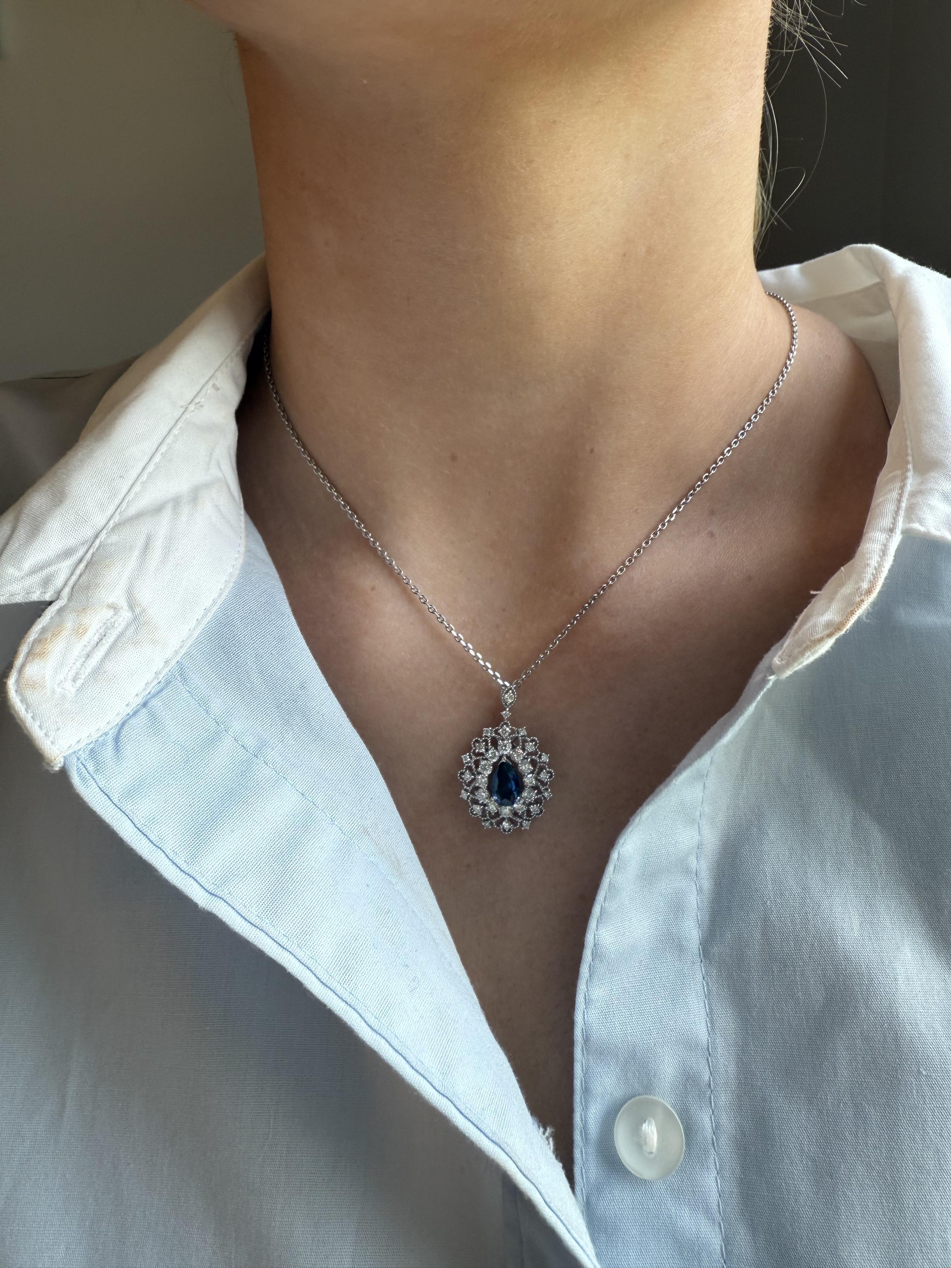 Contemporain Collier pendentif contemporain en saphir et diamant en vente