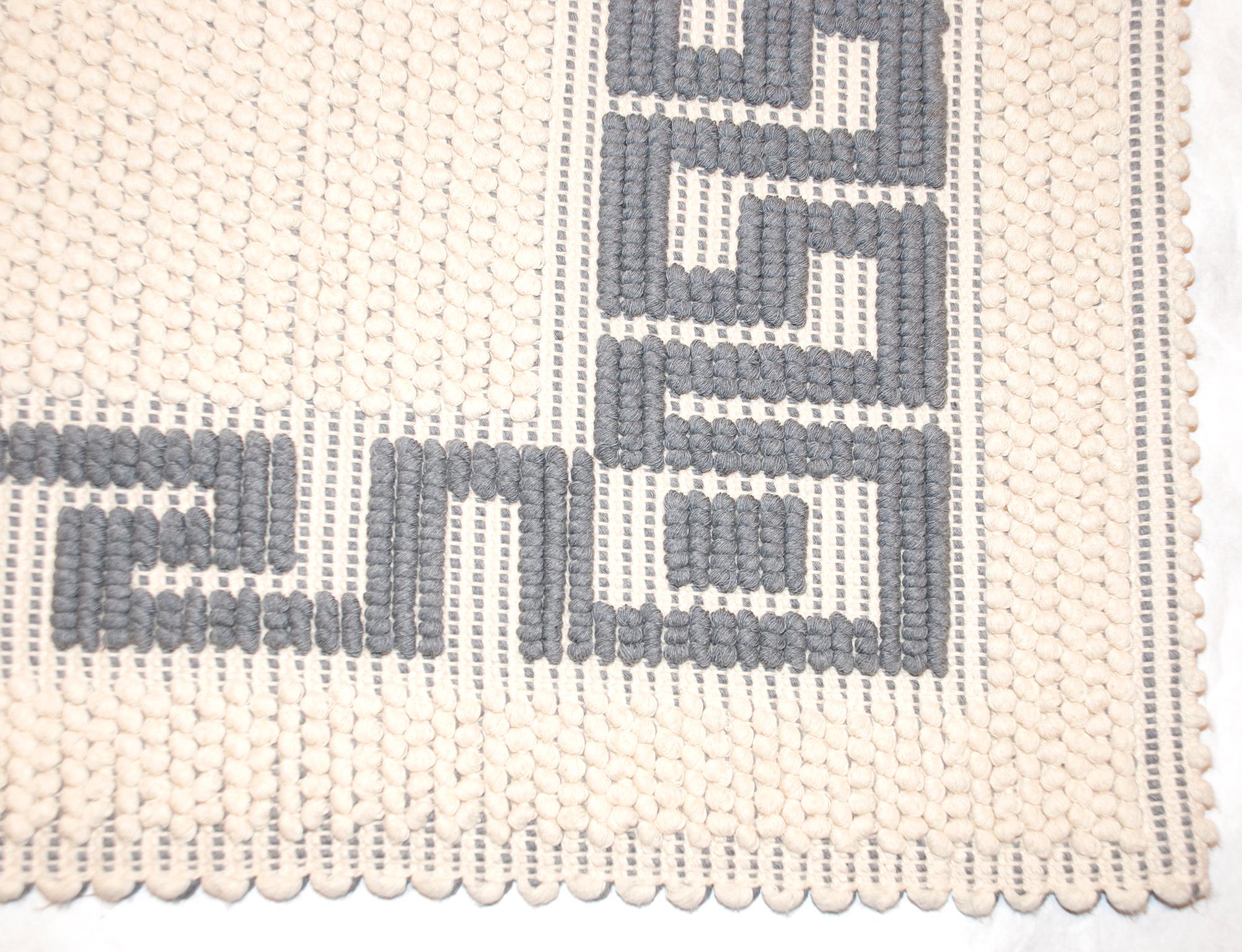 Tappeto sardo contemporaneo tessuto a mano
Sardegna Italia, circa 2009
100% cotone bianco e grigio melange.