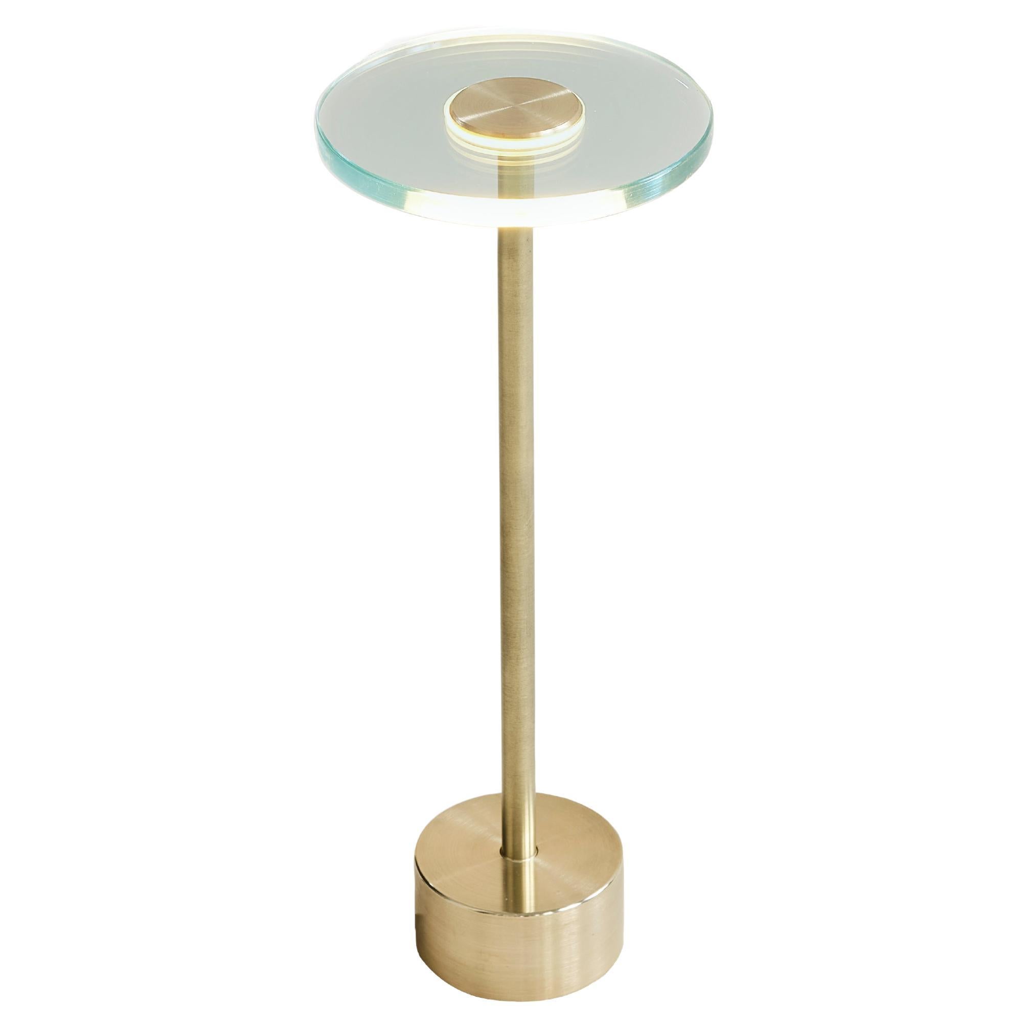 NITA Zeitgenössische runde Tischlampe aus satiniertem Messing und Glas