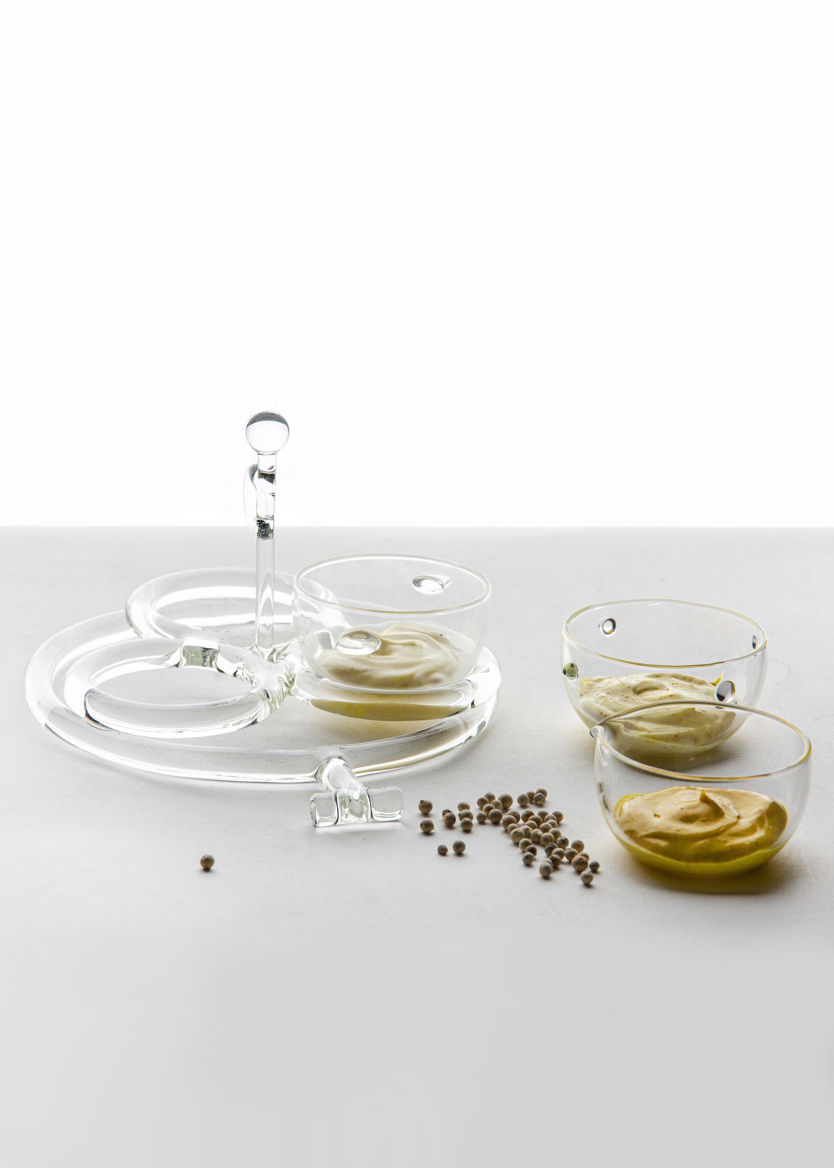 Sauce Boat from SiO2 Tableware collection

Three bowls placed on their base, here is the most elegant way to bring sauces and spices
to the table.
Part of the SiO2 tableware collection, it has an aesthetic linked to the world of chemistry
and