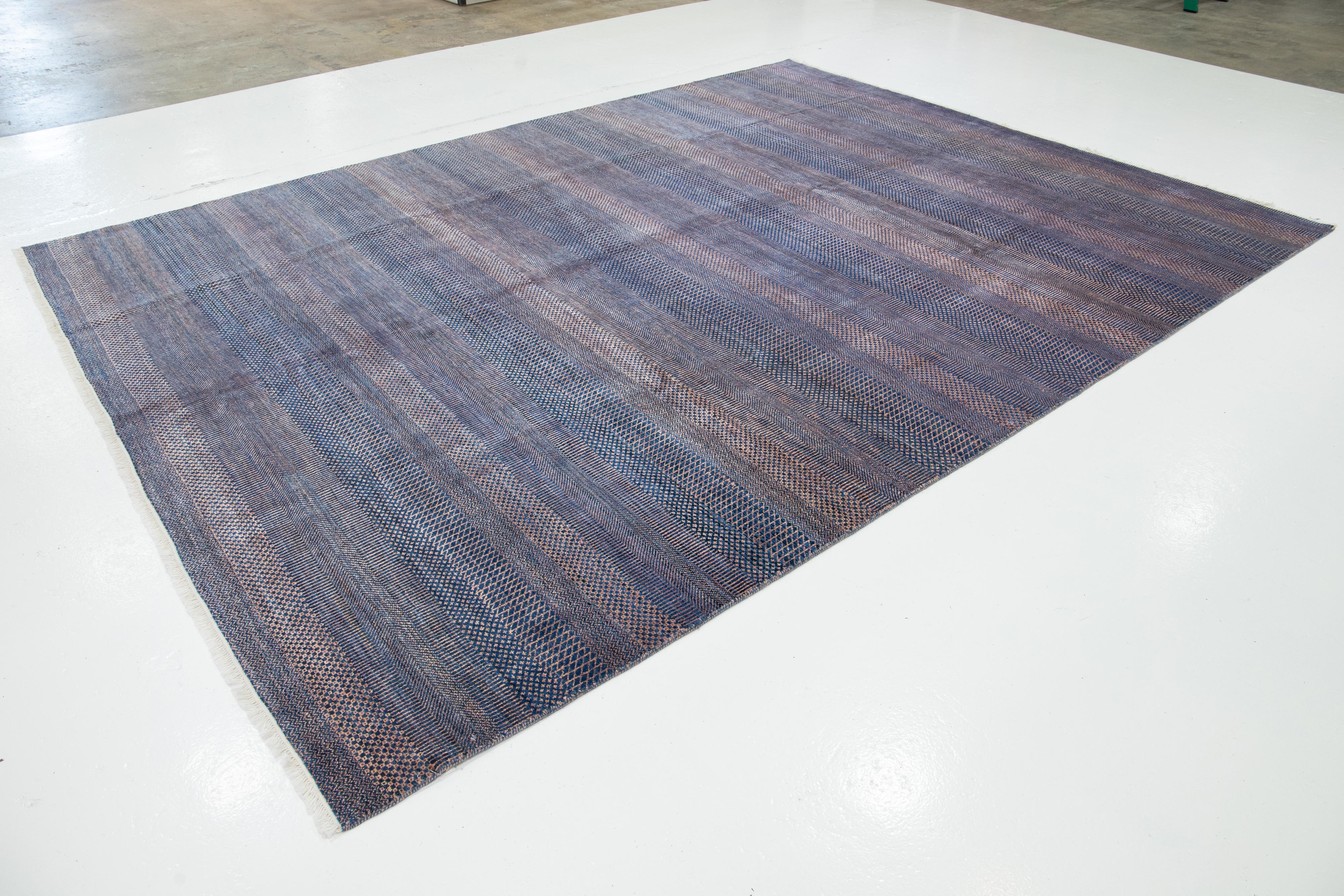 Moderne Tapis géométrique contemporain en laine Savannah, bleu en vente