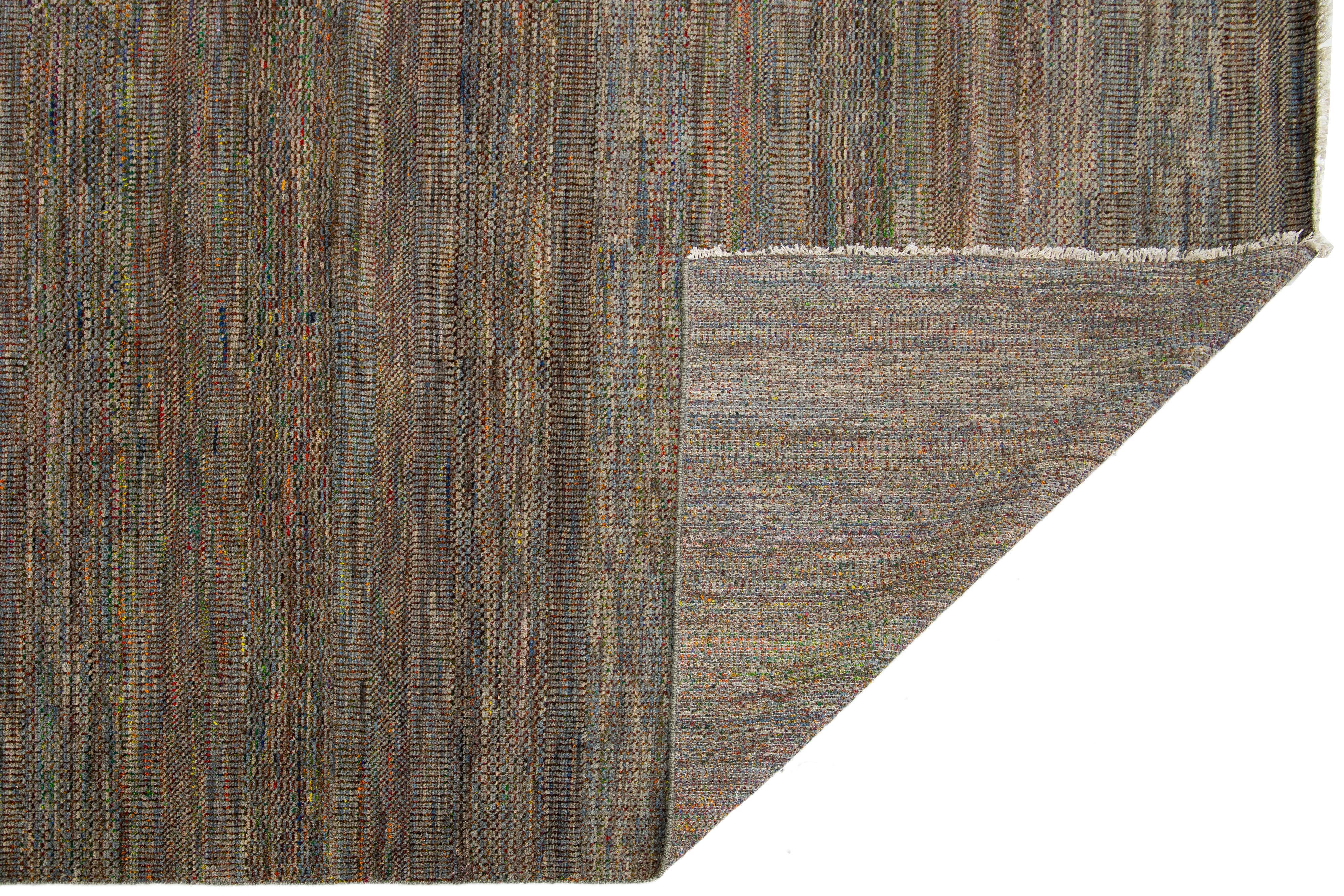 Contemporary Savannah Wool Rug Handmade With Multicolor Geometric Pattern (Indisch) im Angebot